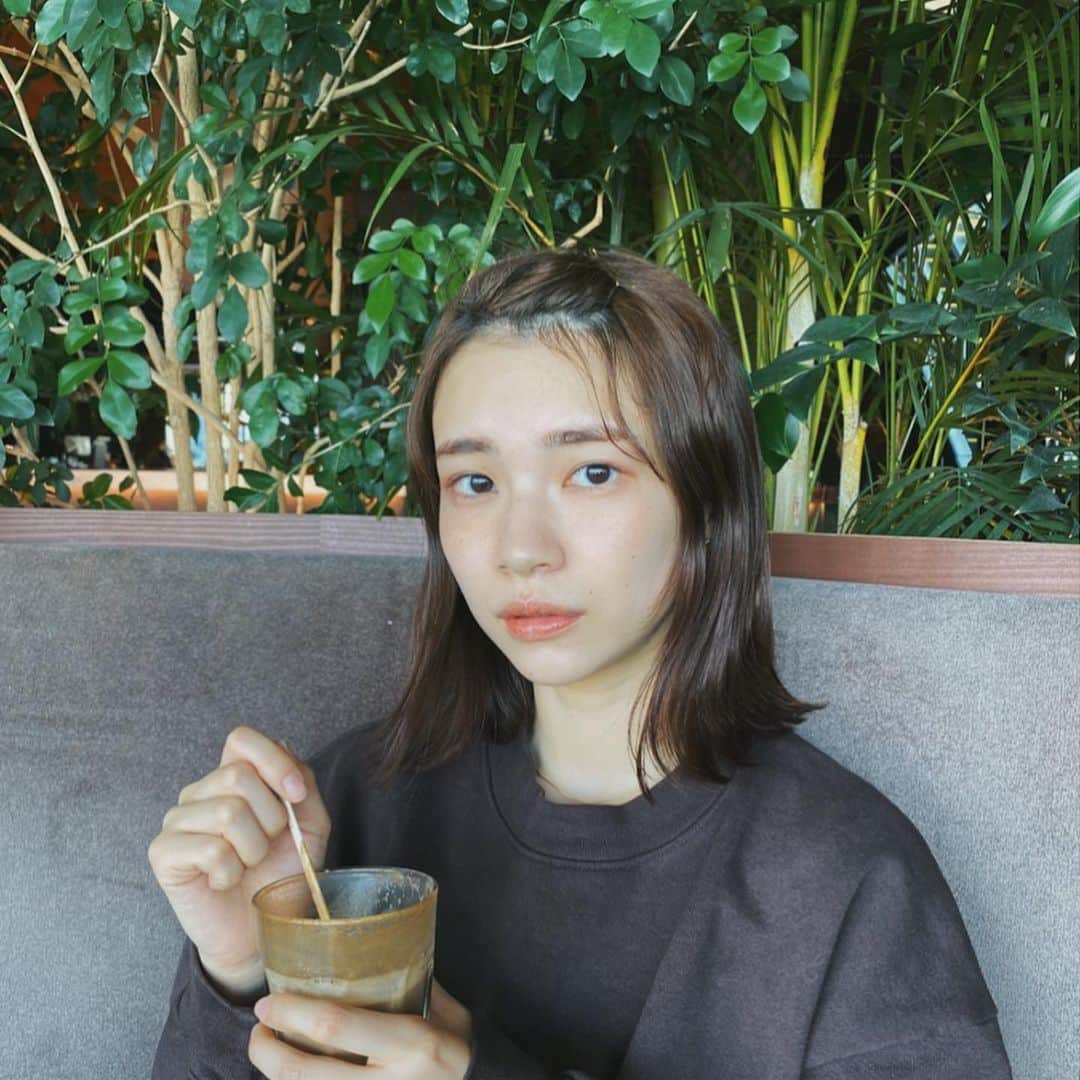 宮崎葉さんのインスタグラム写真 - (宮崎葉Instagram)「眉めっちゃ綺麗にしてもらった満足^_^ 😐😶🙂  #なにのんでるでしょうかあたった人にコメントお返しします」2月13日 21時59分 - you_miyazaki