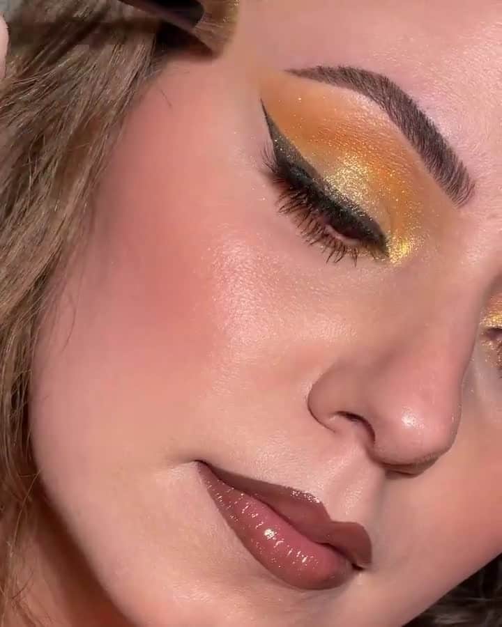 LORACのインスタグラム：「#repost @roseandben golden spice 🧡🌶 in LUX Diamond Lip Gloss in SUNDRENCHED - link in bio!  #LORAC #LORACCosmetics」