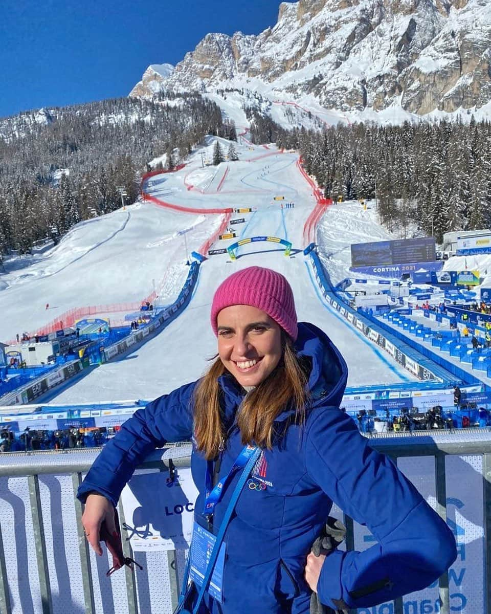 ヴァレンティーナ・マルケイのインスタグラム：「-9 gradi e sto ☀️❄️⛷ #chefigata  #observerprogramme @milanocortina2026  @cortina2021 #downhill #WorldChampionships 🎿」