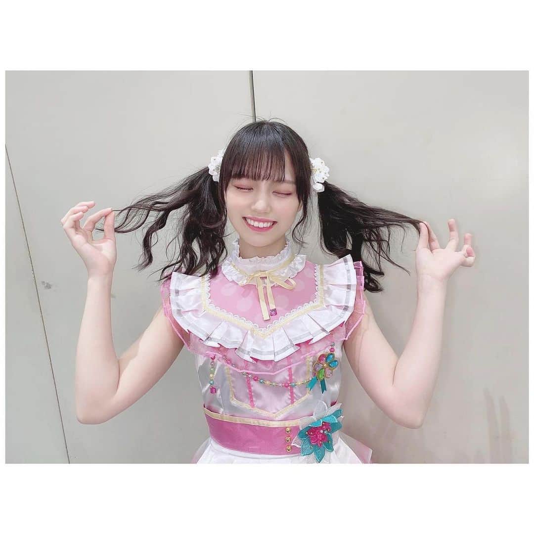 のインスタグラム：「君に笑顔と元気と夢を届けれるなら、﻿ アイドルになって良かったって思えるし、﻿ ﻿ 君が応援してくれるから、﻿ アイドルの私がいるよ。﻿ ﻿ ﻿ ﻿ ﻿ #ピンク#ピンク担当#アイドル#バンドリ#丸山彩#コスプレ#衣装#アイドル衣装#ツインテール#ヘアアレンジ﻿ ﻿」
