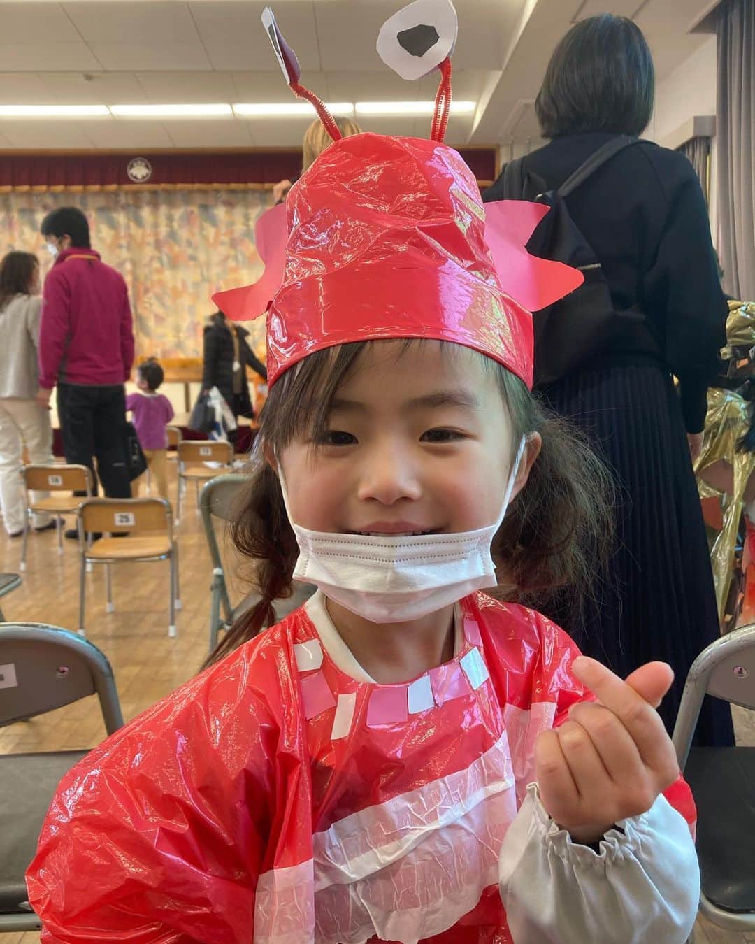 大西宏明のインスタグラム：「娘ちゃんの生活発表会でした🤩  負けず嫌いで頑固な娘ちゃん✨✨  すっごい頑張ってました😍 👏  #娘 #5歳 #年中さん #幼稚園児 #生活発表会 #さるかに合戦  #ドラえもん #歌 #子供の成長 #負けず嫌い  #頑固 #小悪魔 #長女 #笑瑠 #パパと結婚 #ひたすら拒否 #ツンデレ #ツンのみ #夢 #アイドル #niziu  #risa #目指してます #これからもよろしくね  #smile #ほなっ！！」