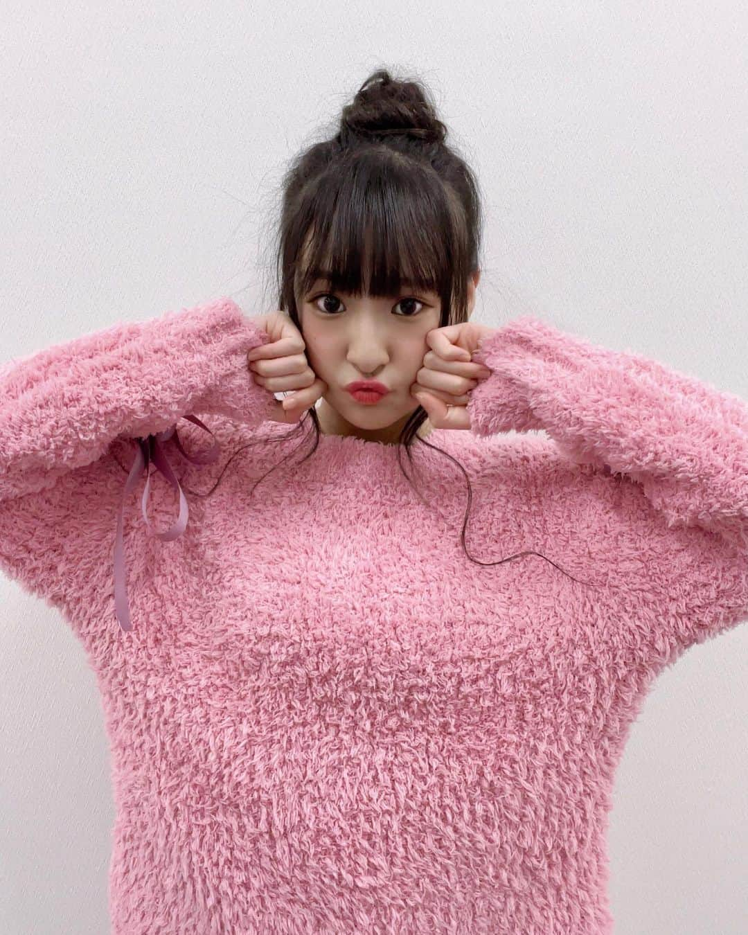 岡本怜奈さんのインスタグラム写真 - (岡本怜奈Instagram)「♡﻿ 🌙.*·̩͙GoodNight･:*🐑☁﻿ ﻿ #オンラインお話し会﻿ ありがとうございました﻿ ﻿ 今日はバレンタインイブなので、﻿ パジャマパーティーっぽくしてみたよ💕﻿ ﻿ ﻿ #fashion﻿ ✔️𝒑𝒂𝒋𝒂𝒎𝒂𝒔 #risamagli(@risamagli)﻿ ✔️𝒔𝒍𝒊𝒑𝒑𝒆𝒓  #gelatopique (@gelatopique_official)﻿ ﻿ ﻿ ﾋｰﾄﾃｯｸﾐｴﾃﾙ( ˊᵕˋ ;)💦﻿ ♡﻿ ♡﻿ #岡本怜奈 #れなたん #nmb48 #バレンタインイブ﻿ #パジャマ #パジャマコーデ #コーデ #パジャマ女子 ﻿ #パジャマ姿#部屋着女子 #ルームウェア ﻿ #おだんごヘア #ヘアアレンジ #happy #Instagood」2月13日 22時21分 - renatan1222