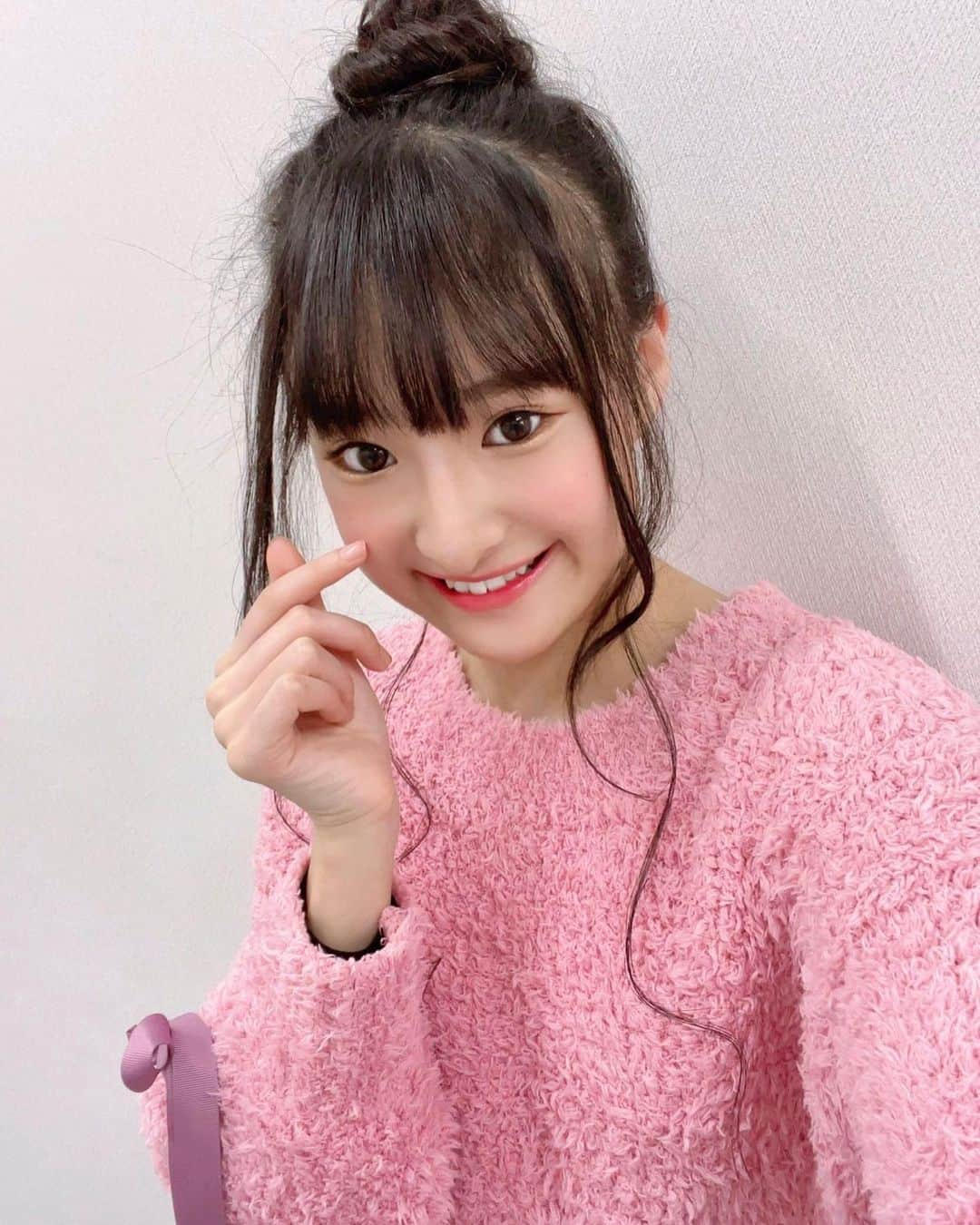 岡本怜奈さんのインスタグラム写真 - (岡本怜奈Instagram)「♡﻿ 🌙.*·̩͙GoodNight･:*🐑☁﻿ ﻿ #オンラインお話し会﻿ ありがとうございました﻿ ﻿ 今日はバレンタインイブなので、﻿ パジャマパーティーっぽくしてみたよ💕﻿ ﻿ ﻿ #fashion﻿ ✔️𝒑𝒂𝒋𝒂𝒎𝒂𝒔 #risamagli(@risamagli)﻿ ✔️𝒔𝒍𝒊𝒑𝒑𝒆𝒓  #gelatopique (@gelatopique_official)﻿ ﻿ ﻿ ﾋｰﾄﾃｯｸﾐｴﾃﾙ( ˊᵕˋ ;)💦﻿ ♡﻿ ♡﻿ #岡本怜奈 #れなたん #nmb48 #バレンタインイブ﻿ #パジャマ #パジャマコーデ #コーデ #パジャマ女子 ﻿ #パジャマ姿#部屋着女子 #ルームウェア ﻿ #おだんごヘア #ヘアアレンジ #happy #Instagood」2月13日 22時21分 - renatan1222