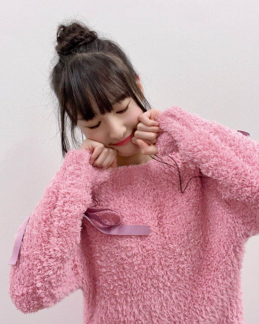 岡本怜奈さんのインスタグラム写真 - (岡本怜奈Instagram)「♡﻿ 🌙.*·̩͙GoodNight･:*🐑☁﻿ ﻿ #オンラインお話し会﻿ ありがとうございました﻿ ﻿ 今日はバレンタインイブなので、﻿ パジャマパーティーっぽくしてみたよ💕﻿ ﻿ ﻿ #fashion﻿ ✔️𝒑𝒂𝒋𝒂𝒎𝒂𝒔 #risamagli(@risamagli)﻿ ✔️𝒔𝒍𝒊𝒑𝒑𝒆𝒓  #gelatopique (@gelatopique_official)﻿ ﻿ ﻿ ﾋｰﾄﾃｯｸﾐｴﾃﾙ( ˊᵕˋ ;)💦﻿ ♡﻿ ♡﻿ #岡本怜奈 #れなたん #nmb48 #バレンタインイブ﻿ #パジャマ #パジャマコーデ #コーデ #パジャマ女子 ﻿ #パジャマ姿#部屋着女子 #ルームウェア ﻿ #おだんごヘア #ヘアアレンジ #happy #Instagood」2月13日 22時21分 - renatan1222