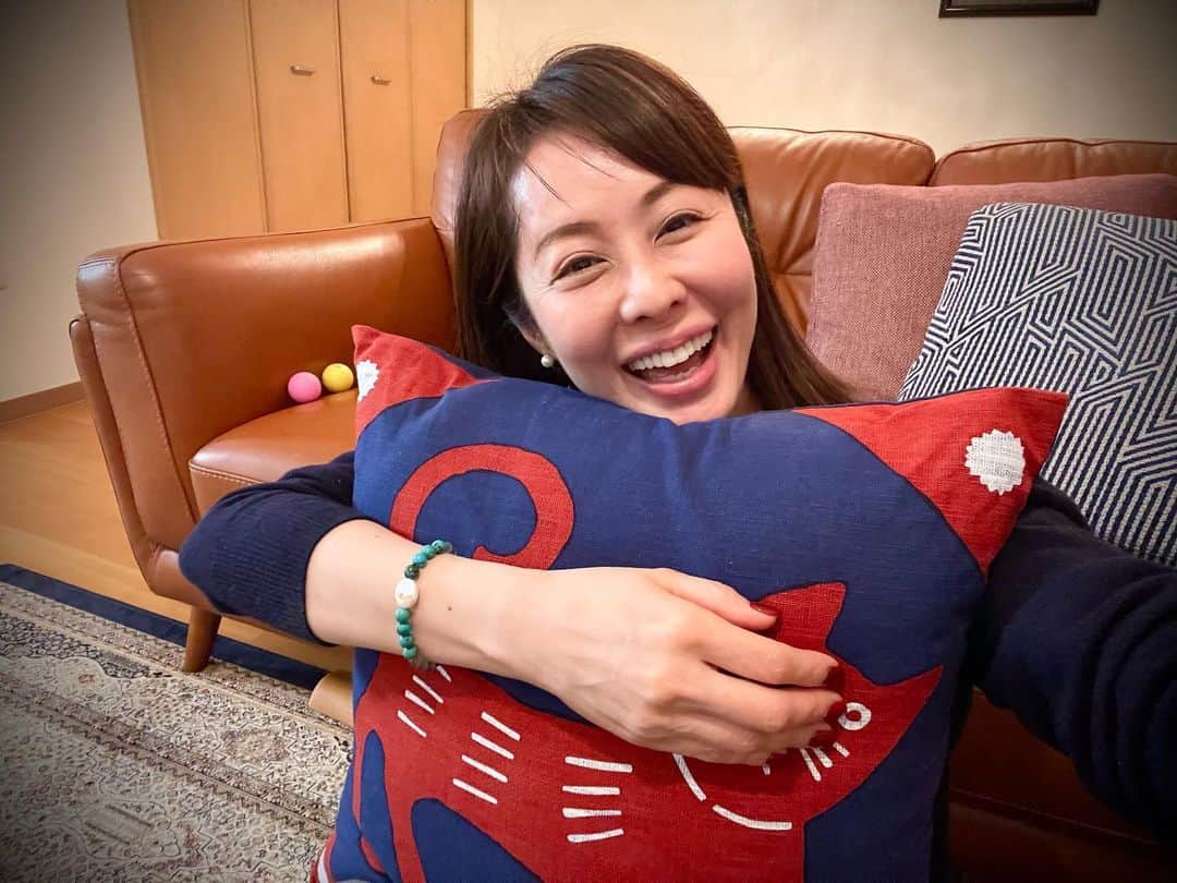 藤井美加子のインスタグラム：「☆ サユラーのみんなー♡ インスタライブにきてくれてありがとうございます。  わたくしプチッと削除ボタン押してしまってアーカイブ残せませんでした。なので慌ててお礼メッセージ書いています。  こんなに沢山の方からコメントいただいた事ないから、皆さんの質問やメッセージに答えられなくてごめんなさい。老眼と近眼だしね🙏そのうち遠近両用買うからね👓  そして何と！！皆さまの優しいお言葉で、お調子にのって来週の土曜日21時からもやることにしたよ。是非遊びにきてくださいね。優しい方ばかりだからみんなでワイワイしようね😽  #インスタライブ#お礼#ありがとうございました#素敵な週末をお過ごしください#大好きなみんなへ#三木美加子#質問あったらここに書いてください#分かる範囲でお応えします」