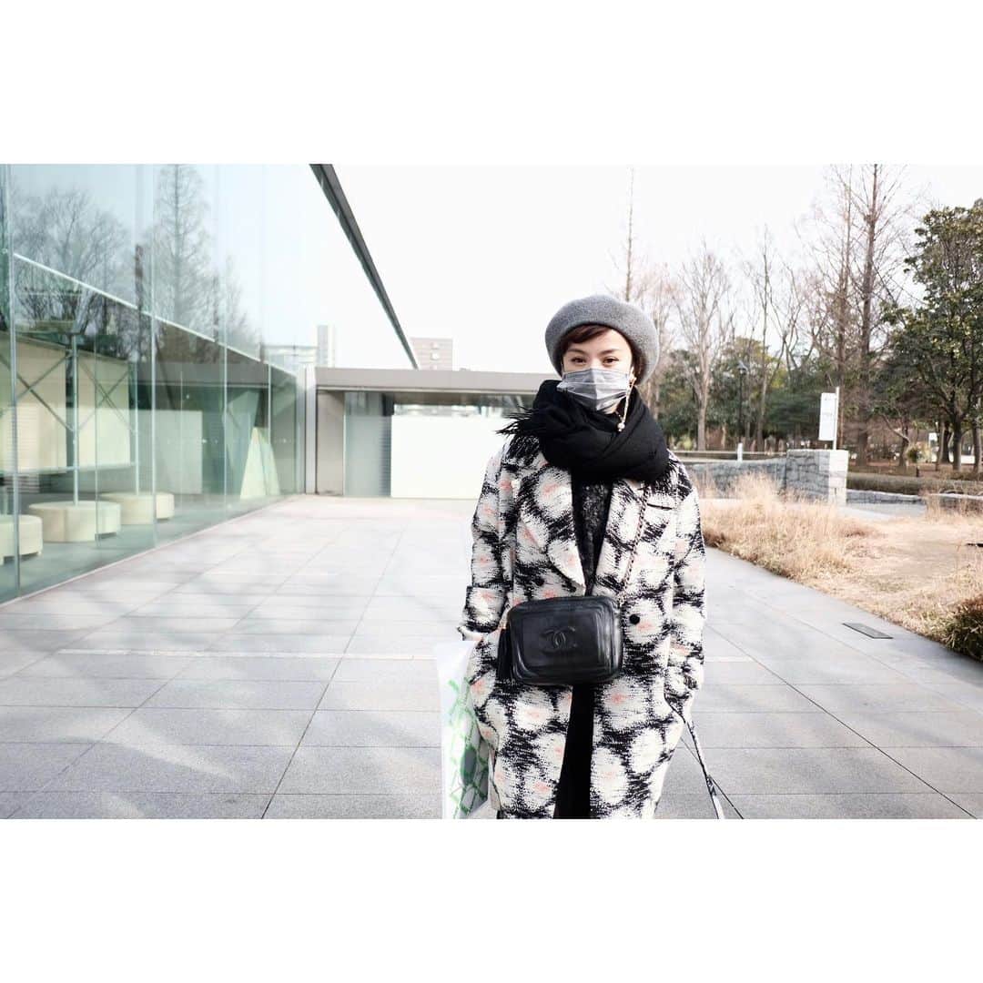 azumiのインスタグラム：「#東京都現代美術館  #石岡瑛子展   #ootd #tunobyazumi  #chanel  #tricotcommedesgarcons  #plumpynuts  #drmartens × #marcjacobs  #maskchain」