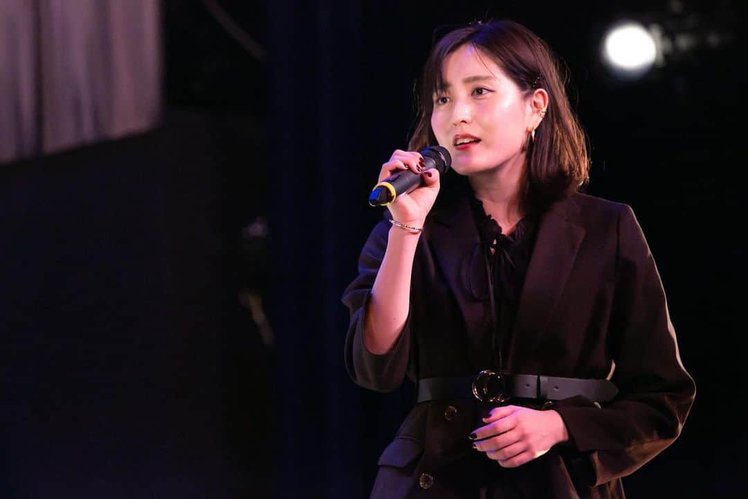 岩井七世のインスタグラム：「#キ上PINK  本日18時、明日12時開演で いよいよ終わってしまう。  思った以上に伝わってて 目の前のお客さん最高。演劇楽しかった！またやりたい！始まってみたらずっとポジティブで元気に駆け抜けられて、幸せです。まだ終わってない！今日もがんばります！少しだけ当日券も出るようなので、気になっている方はぜひあきらめず見に来てみてください◎  撮影:保坂萌」