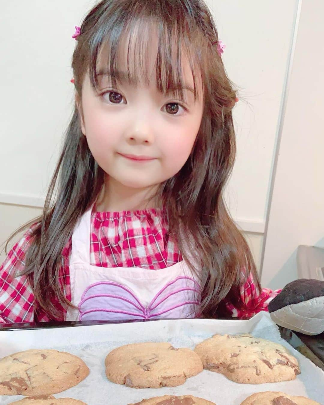 YUAのインスタグラム：「お菓子作り🍪 明日はバレンタイン💖 … … #バレンタイン #ともちょこ  #つらい」