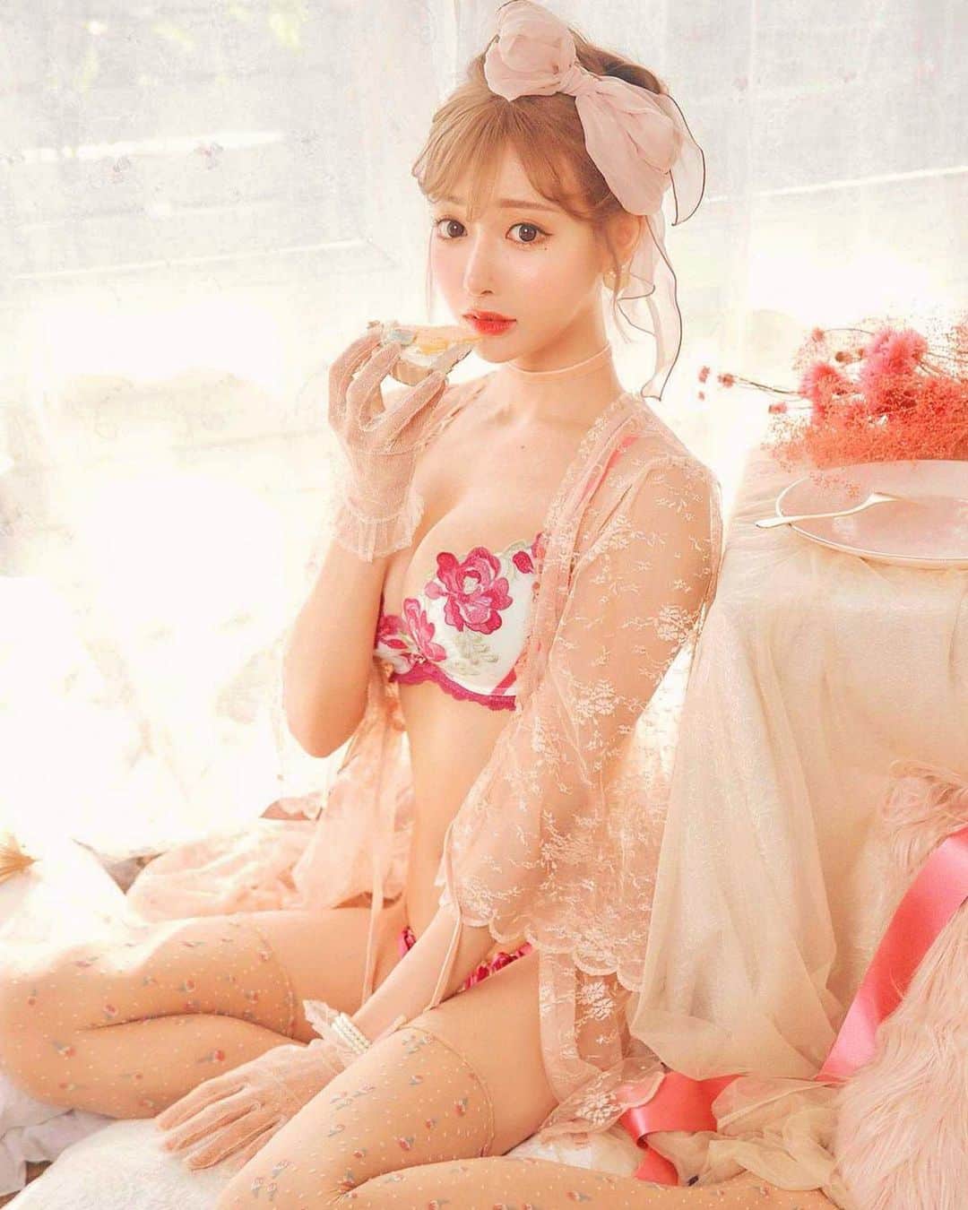 明日花キララのインスタグラム：「👙 マイメロたんとクロミたん🍫😈🎀 #リンクコーデ #whipbunny」