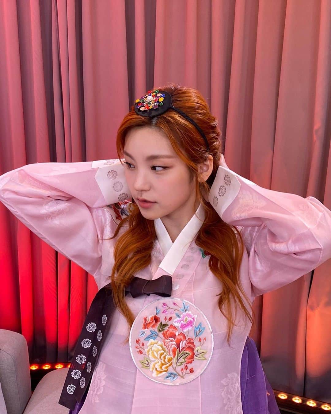 ITZYさんのインスタグラム写真 - (ITZYInstagram)「복받으🐮」2月13日 13時38分 - itzy.all.in.us