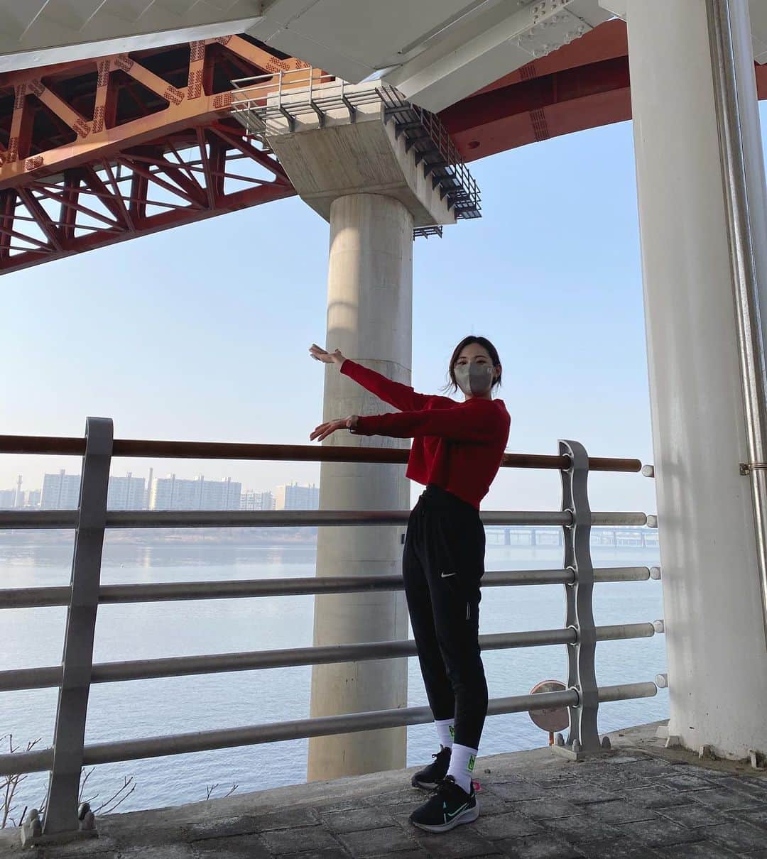 イ・ホジュンさんのインスタグラム写真 - (イ・ホジュンInstagram)「이번주도 🤘🏻🏃🏻‍♀️ @20s_running」2月13日 13時43分 - 315hojung
