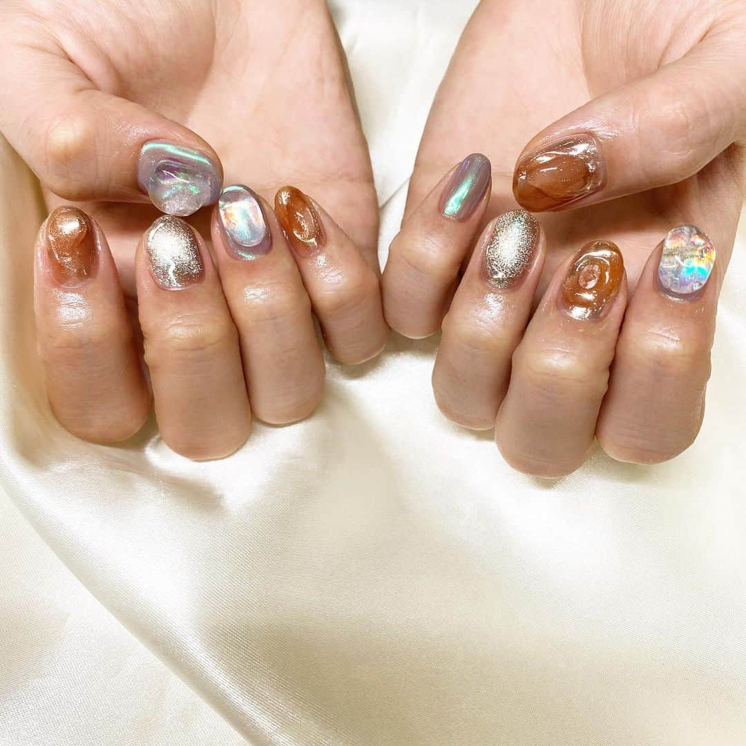 inthinkさんのインスタグラム写真 - (inthinkInstagram)「大きめなクリアストーン人気です🧊 . . . #nail #nailart #nailist #nailsalon #ネイル #ネイルサロン #ネイルアート #gel #gelnail #ニュアンスネイル #ちゅるんネイル#凝膠指甲#指甲設計#美甲推薦 #光療美甲#手繪指甲#東區#パラジェル#パラジェルベース」2月13日 13時49分 - inthink