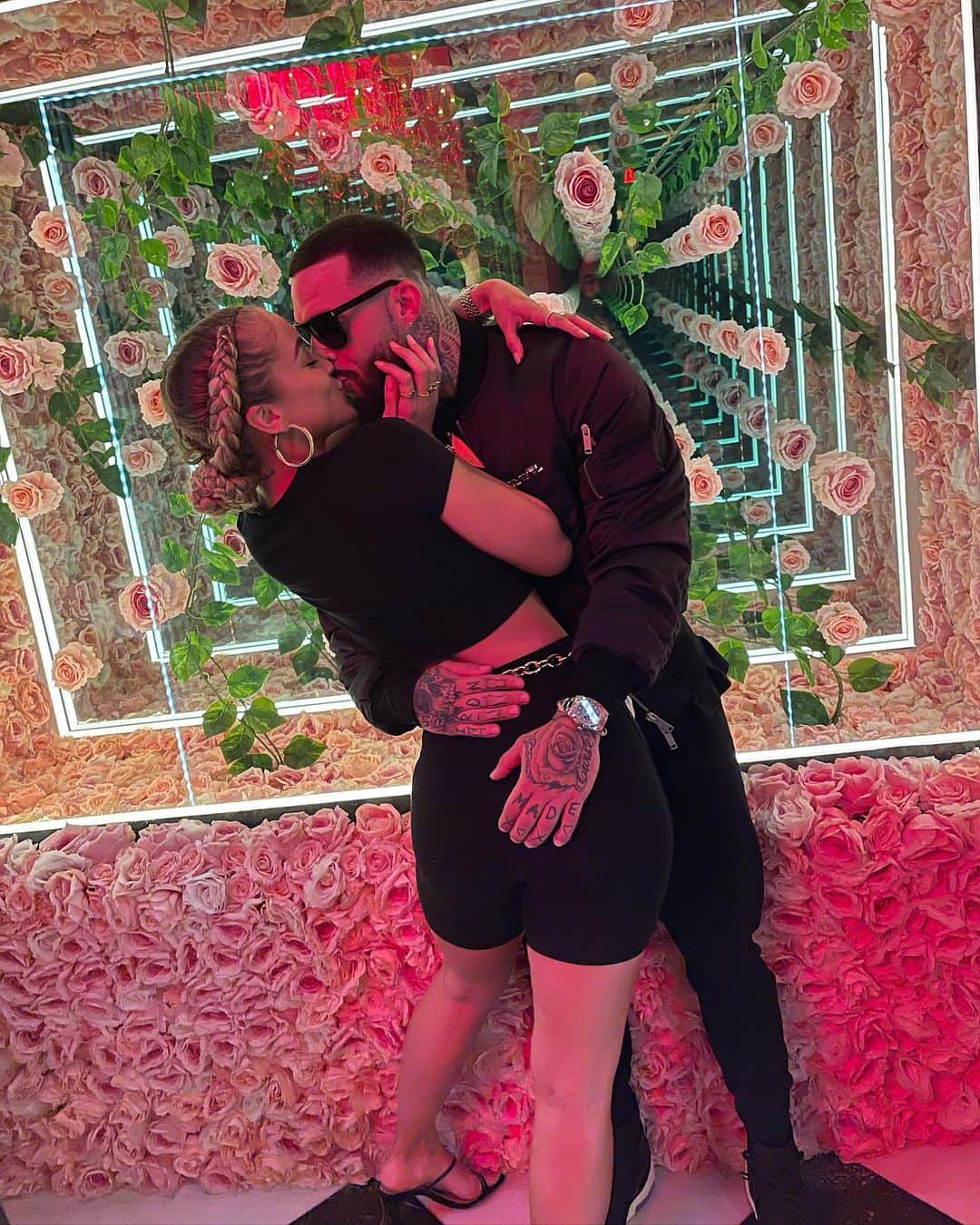 ジャスミン・サンダースのインスタグラム：「You light up my fucking world!!! 😍🔥😍」