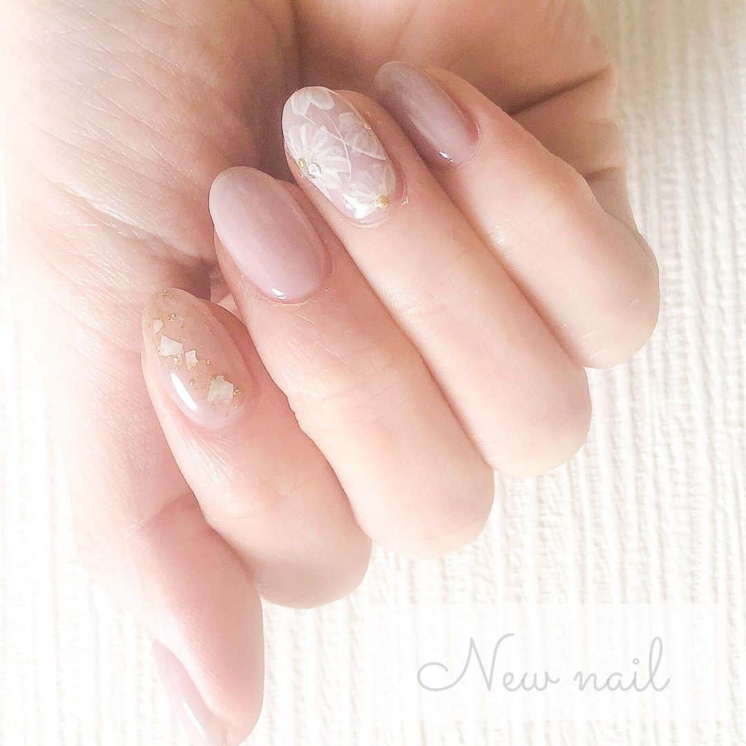 山本ゆうりさんのインスタグラム写真 - (山本ゆうりInstagram)「今月のネイル💅🏻  春をイメージしてピンク系にしてお花を描いてもらいました🌷  #ネイル #nail #春 #spring #お花 #フラワー #frower #frowernail #フラワーネイル #シェル #shell #ピンク #ピンクネイル #pinknail」2月13日 14時10分 - secret_mew