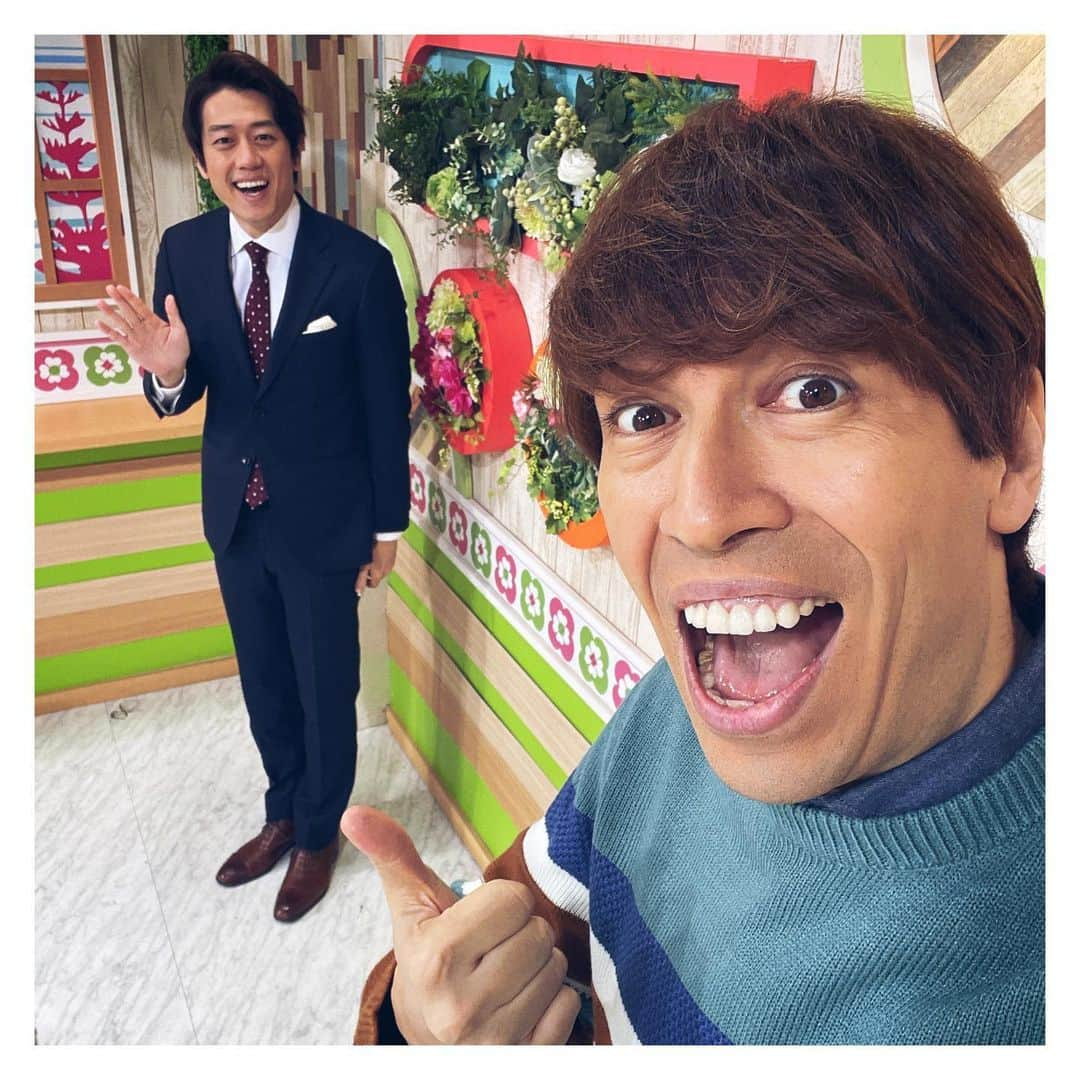 Saschaのインスタグラム：「今日は #ズムサタ 放送後安村アナと近日公開のSNS動画を収録しました。 いやこれほんとどんな仕上がりになるのか？不安しかありませんw #スタッフの奇抜アイディア #インスタ と #Twitter で公開されます #安村直樹 #安村アナ」