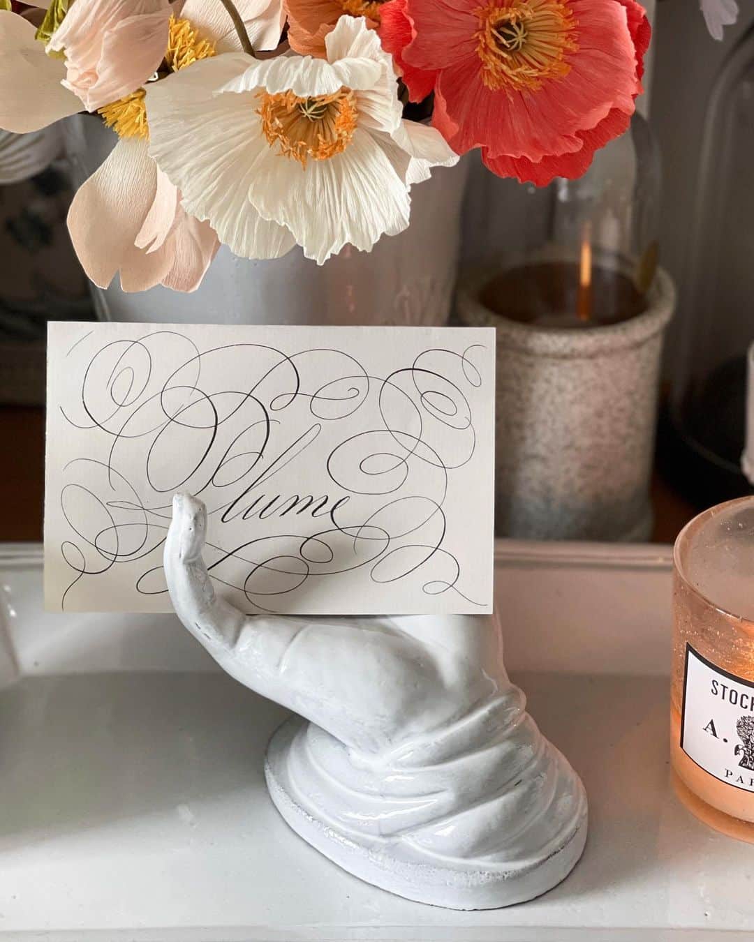 Veronica Halimさんのインスタグラム写真 - (Veronica HalimInstagram)「Decided not to throw this practice sheet away because it fits so perfectly in this new candle stand collection from @astierdevillatte — #saturday #penmanship #flourishing #calligraphy #truffypi #tabletop #saturdaymood #カリグラフィー　#フローリッシュカリグラフィー」2月13日 14時22分 - truffypi