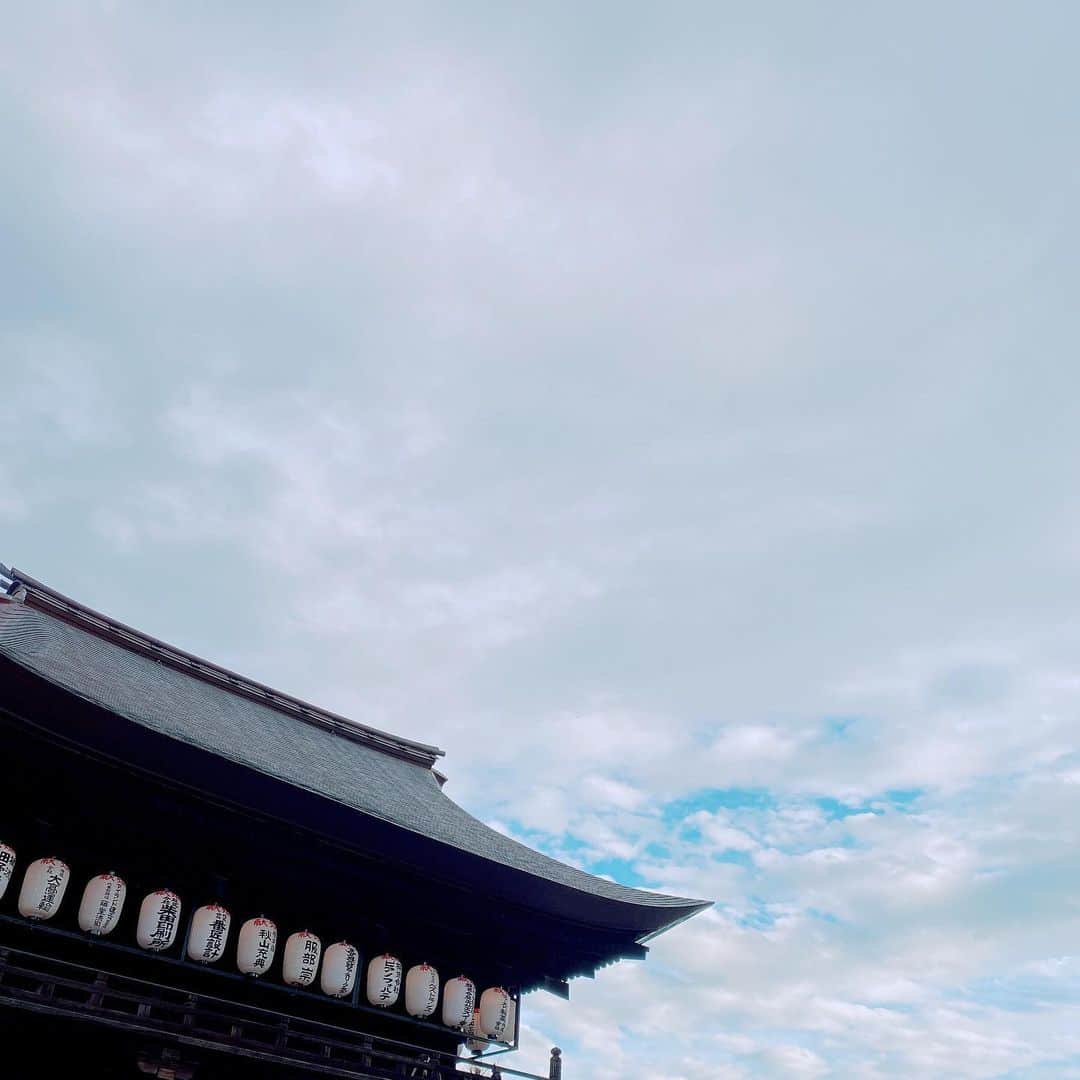 鎌田梢のインスタグラム：「#初詣 #大吉でした #肋骨折れてるけど」