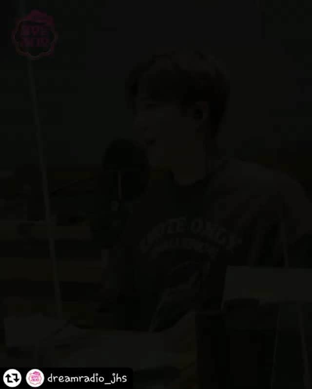 U-KISS（ユーキス）のインスタグラム：「[#수현] 💫꿈꾸는 라디오💫 ⠀ 조명이 필요없네✨ 스튜디오를 밝히는 환한 미소😆  OPPA가 즐거워하는 이유가 궁금하신 분들~! 오늘 저녁 8시 꿈꾸는 라디오에서 만나요!!! ⠀ ⠀ #MBC #라디오 #MBC라디오 #FM4U #전효성  #꿈꾸는라디오 #꿈꾸라 #전효성의꿈꾸는라디오 #수현 #유키스 #수현oppa (#리그램 - @dreamradio_jhs by @get_regrammer)」