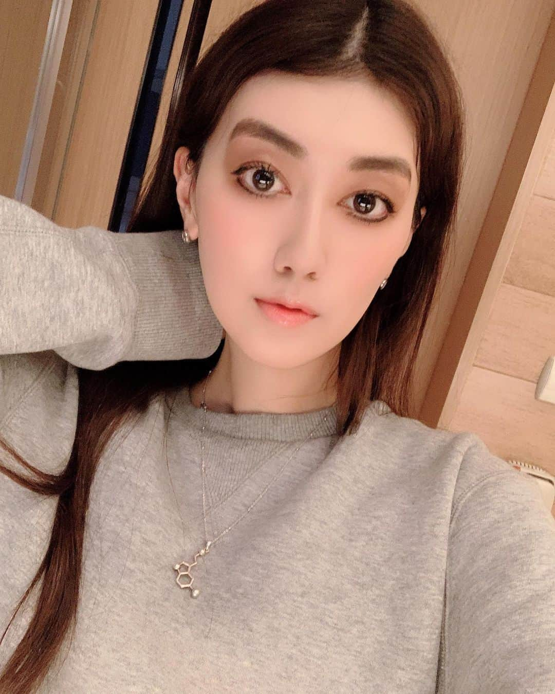 小笠原エリイさんのインスタグラム写真 - (小笠原エリイInstagram)「Today is Chinese New Year!✨❤️Tomorrow is Valentine's Day!❤️🍫I love holidays!!❤️❤️❤️Starting next week I will lead a new life‼︎🔥Have a great time with your family, friends ,and partners‼︎😊🍷Have a nice weekend✨✨✨😘🤞 ・ ・ ・ #happychinesenewyear #holiday #weekend #happyvalentinesday #valentineday #selfie #chinesenewyear #haveaniceweekend #model #modelselfie #japanesemodel #modellife #loveletter #japanese #hongkong #saturday #hongkonglife #event #anythingispossible #wemanagementhk #happynewyear2021 #モデル #旧正月 #チャイニーズニューイヤー #小笠原エリイ」2月13日 14時33分 - ogasawaraerii__