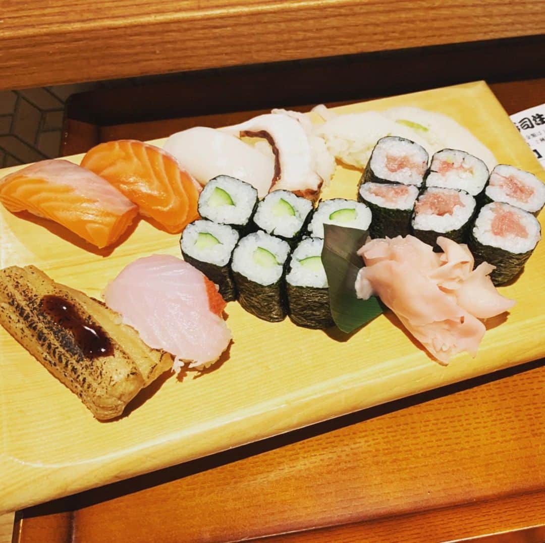 魚金さんのインスタグラム写真 - (魚金Instagram)「豊洲場外食堂魚金🐟のお寿司は、寿司注文票で、お好みの盛り合わせが出来ちゃいます🍣🍣 好きなものづくしで、いかがでしょうか！ もちろん、お任せ盛り合わせもご用意しております◎ ʕ•̫͡•ʕ•̫͡•ʔ•̫͡•ʔ•̫͡•ʕ•̫͡•ʔ•̫͡•ʕ•̫͡•ʕ•̫͡•ʔ•̫͡•ʔ•̫͡•ʕ•̫͡•ʔ•̫͡•ʔ  #魚金 #寿司 #豊洲 #ららぽーと豊洲 #豊洲場外食堂魚金 #寿司で飲む #寿司マニア #お好み寿司 #ネタ #選べるお寿司 #sushi #sushitime🍣」2月13日 14時46分 - uokin_koho