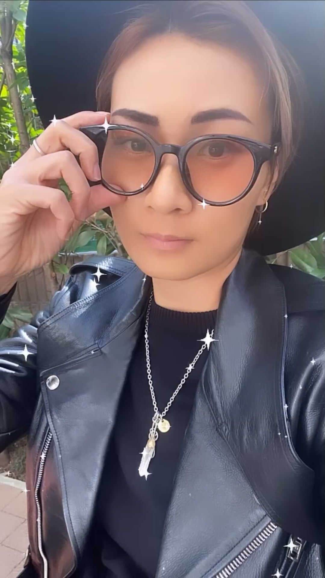 のインスタグラム：「10秒で完成する 簡単すぎるヘアセット👦🏼🎬  えりあしも伸びてきてて 実に順調である。  セットは @botanist_official の ヘアバームにハマり中✨ セット力も程よくて艶感も👍🏽 おまけにケアもできている◎  @goros_museum  お気に入りのゴローズstyle🖤」
