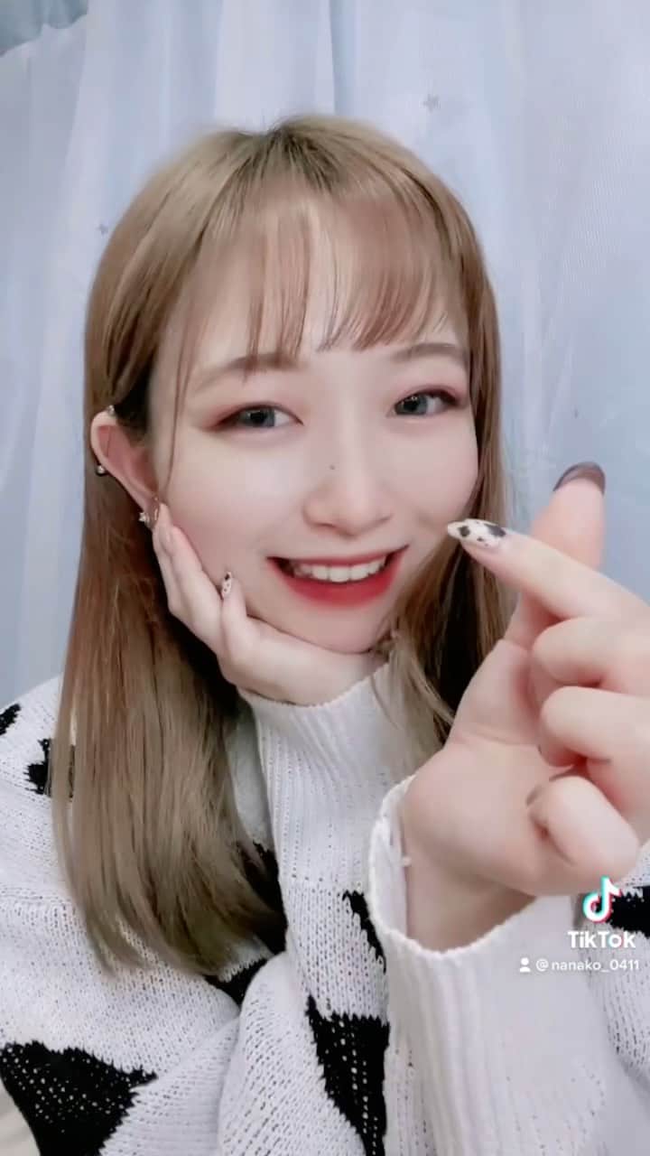 大崎菜々子のインスタグラム：「#tiktok   #丑年 だから @dleepytown_official の牛柄ニットと牛柄ネイル🐮🌱  #横浜美少女図鑑 @bishoujozukan_official #ラジオパーソナリティー #我的最愛 #新年快乐  #fashiongram #좋아요 #팔로우미 #오오티디  #패션  #패션스타그램#셀피 #셀카 #설날 #dleepytown #媚びないガール  #twice #트와이스#미나 #model #cosplayer #l4l #girl #かわいい#instagood #色白女子 #ブルベ夏  #makeup #cosmetics」