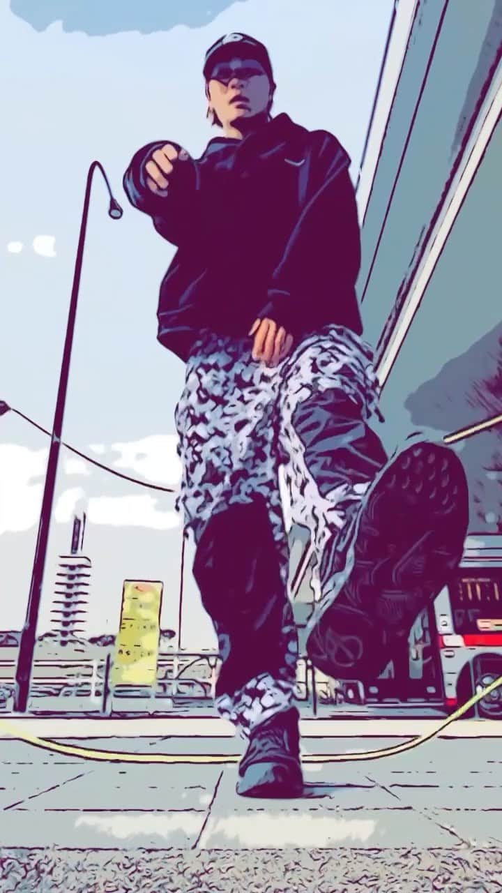 のインスタグラム：「🖤🖤🖤🖤🖤🖤 好きな曲で跳ぶのが 一番気持ち良い✨ 🖤🖤🖤🖤🖤🖤 🩹🤕🚑♥️ 傷だらけでも踊る。 Don't Break My Heart @styjp  @styjp  @styjp  死ぬほどヘビロテした曲🔥 MVも超絶好き。  だがしかし #無傷でも踊る #靴壊れました」
