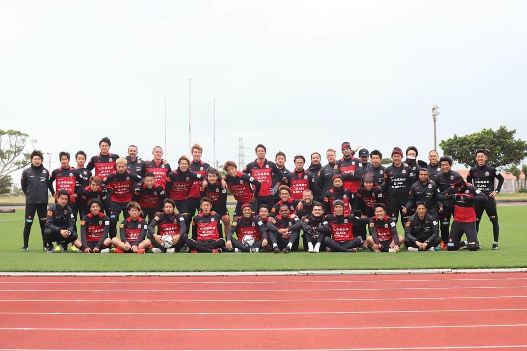 チャナティプ・ソングラシンのインスタグラム：「ขอบคุณสนามสวยๆในทุกๆปีครับ 🙏🏽❤️💪🏼@hokkaido_consadole_sapporo」