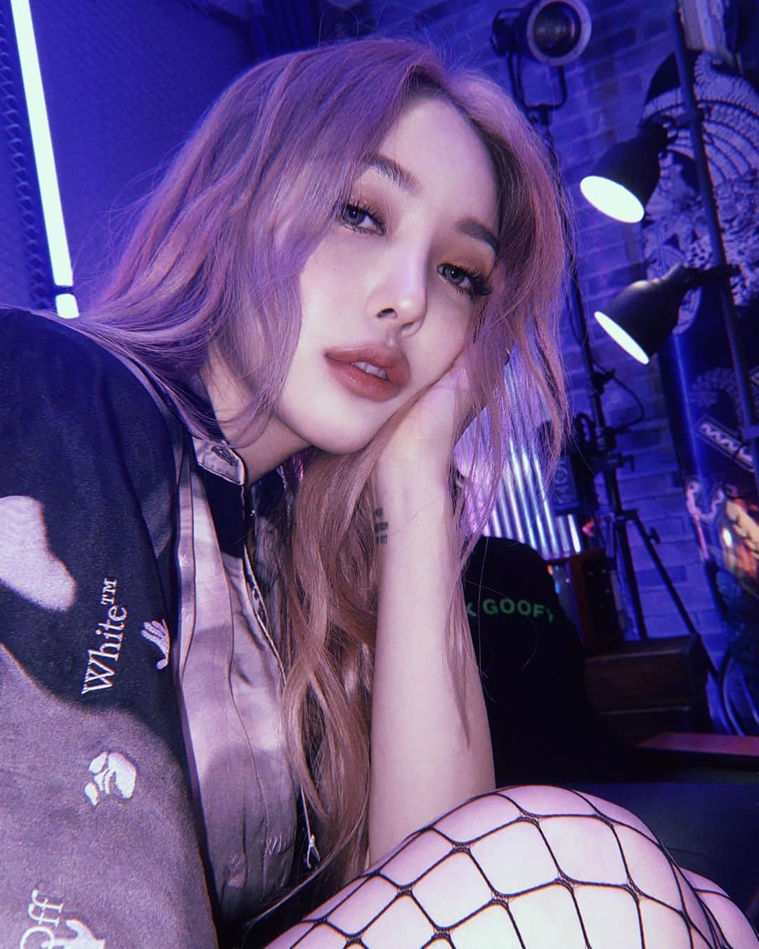 ポニーのインスタグラム：「릴스땜에 사진 올리는 거 한참 찾음」