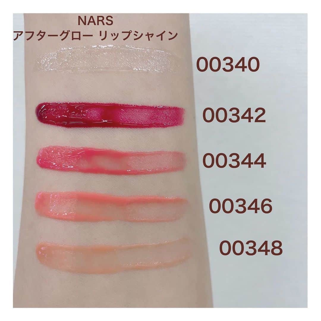 VOCE編集部さんのインスタグラム写真 - (VOCE編集部Instagram)「#NARS から、上品な輝きを引き出す「ユーフォリアコレクション」が登場💎【スウォッチ付き】3/12数量限定発売。  NARSの新コレクション「ユーフォリアコレクション」は、輝きを引き出してくれる注目のカラーアイテムがたくさん💕 光を反射するパールと鈍色のピグメントをブレンドしたNARS独自のユーフォリックカラーコンプレックスが採用されたフェイスパレットがイチオシ！ キラキラとツヤめくメイクで、ハッピーオーラを纏って✨  ✅NARS ユーフォリア フェースパレット 限定1色 ￥7600 アイシャドウ8色と、輝くハイライティングブラッシュパウダー3色が1つになった限定フェースパレット。アイシャドウは、サテン、マット、グリッターと色々な質感があるので、幅広いメイクが楽しめそう😻  ✅NARS ユーフォリア フェースデュウ 限定1色 ￥3700 うるおったみずみずしい肌に仕上げるフェースカラー。ツヤを出したい顔の高い箇所にのせるだけで、まるでガラスのような透明感を演出できます👏  ✅NARS アフターグロー リップシャイン 限定5色 各￥3300 光沢感のあるカラーと、ミラーのような輝きで、ツヤやかな唇に！ラズベリーシードオイルと、ザクロエキスでつけ心地もよく、唇に潤いを与えてくれます。ツヤっとしたリップが好きな方にぴったりですよ🥰  （インスタ担当Y） ーーーーーーーーーーーーーーーーーーーーー VOCEのInstagramでは新作コスメ情報やメイクテク、撮影舞台裏を毎日お届け!ぜひフォロー&チェックして！！ 👉＠vocemagazine  #voce #voceおすすめ #vocemagazine #ヴォーチェ #新作コスメ #デパコス #デパコス好きな人と繋がりたい #デパコスリップ #おすすめリップ #コスメ好きな人と繋がりたい #フェースカラー #美容好きさんと繋がりたい #ツヤ肌 #美容垢 #ツヤメイク #ツヤリップ #キラキラメイク #透明感メイク #春コスメ #新コレクション #nars #ナーズ #narscosmetics #ナーズリップ #ユーフォリアフェースデュウ #ユーフォリアフェースパレット #アフターグローリップシャイン」2月13日 15時21分 - vocemagazine