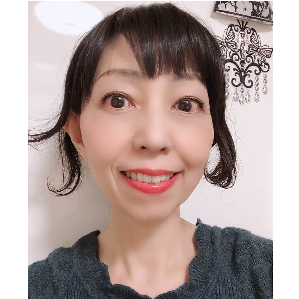 西原さおりさんのインスタグラム写真 - (西原さおりInstagram)「こんにちは〜✨ あったかい土曜日！春みたいですね！ ・ まだ2月というのに、思わず日焼け止め塗って出てきましたょ でも首の後ろに塗るの忘れてちょっと焦りました😅 ・ ・ 新宿はいつもの週末より少し人出が多かったように感じました。 あったかいし、お天気良いし、最近新規感染者が減少傾向ですもんね…わかる。でもお互いもう少しの我慢なんでしょーねー。うむ。 ・ #新宿  ・ わたしはというと、ハンズに防音パネルを見に行ったのです。 なんとかもう一工夫、音質の向上のためにできることはないかと。 ・ #防音 #宅録  ・ 結局これ！と決めることができず、他の小物だけ買ってきました。 ・ ・ 帰りには… #セブンスイーツ #ハイチーズ  美味しかったですよ！ ・ 以上、煌めきボイスナレーター西原さおりでした🎙✨ ・ ・ #voiceover #voiceactor #japanesevoiceover @saolisample #ナレーター #声優 #西原さおり」2月13日 15時28分 - saolio