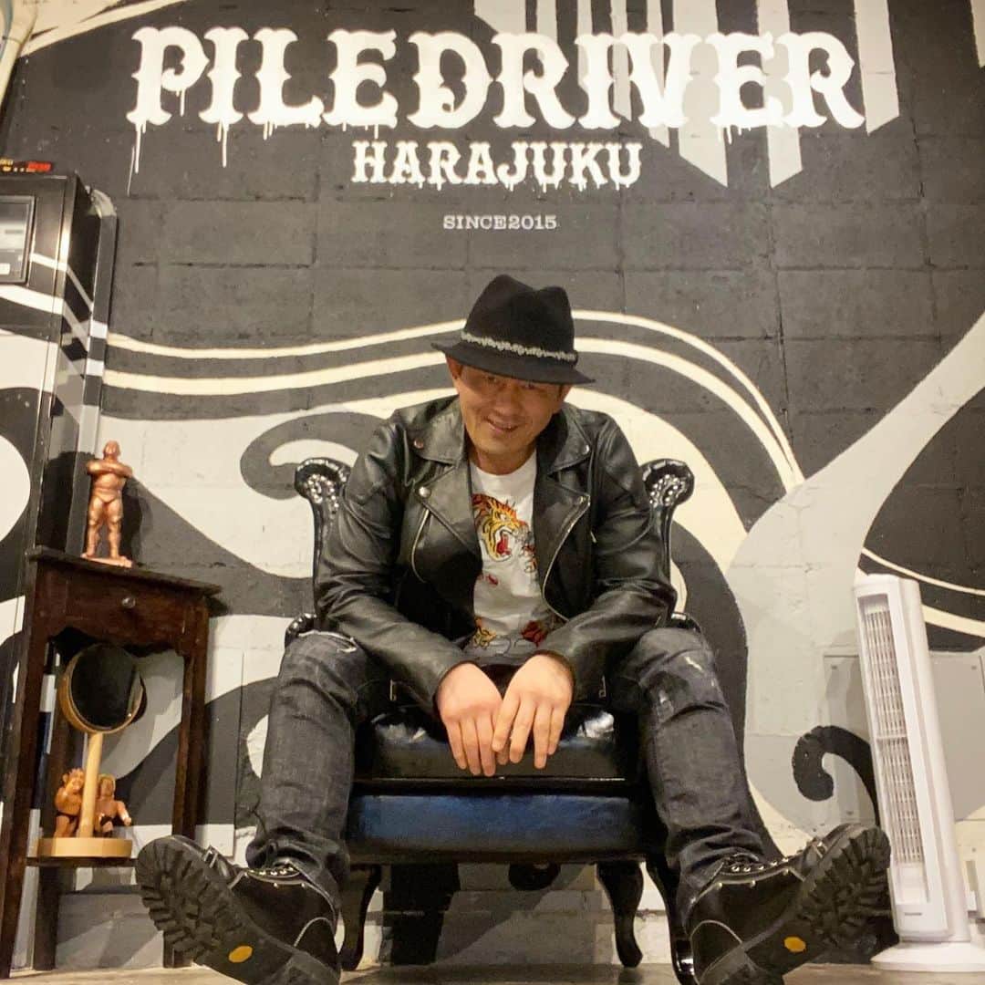 鈴木みのるさんのインスタグラム写真 - (鈴木みのるInstagram)「Throne  #piledriver_harajuku  パイドラ店内にインテリアとしてイスを買った。うちにあるからあえて言うなら玉座かな。ど真ん中にドーンと置いてある。」2月13日 15時28分 - suzuki.d.minoru