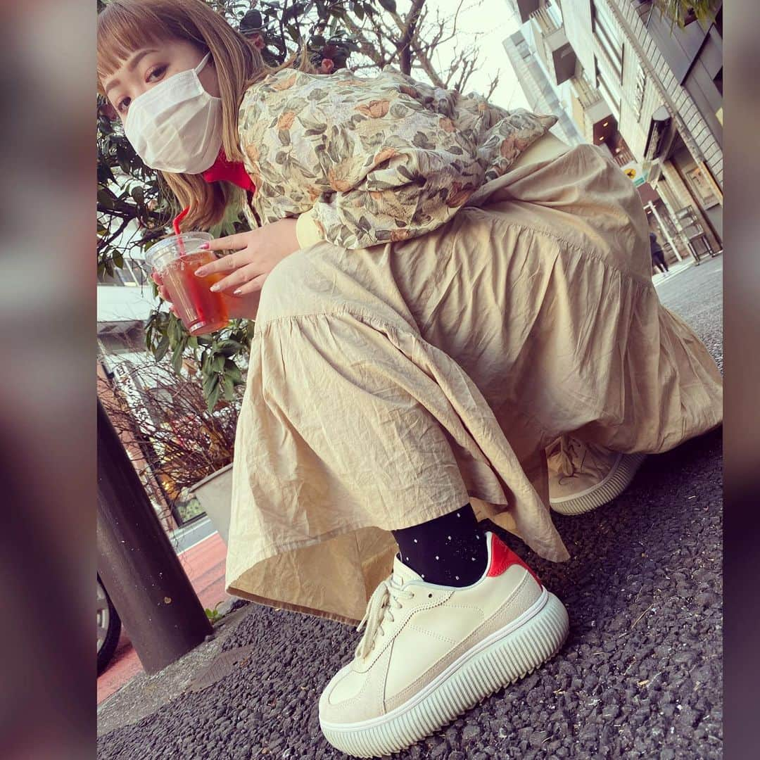 西田さおりさんのインスタグラム写真 - (西田さおりInstagram)「おアイスティー片手に おニューのお洋服お披露目。 . . #アイスティー #神保町 #お洋服お披露目 #お靴は #onitsukatiger」2月13日 15時37分 - saori19950108