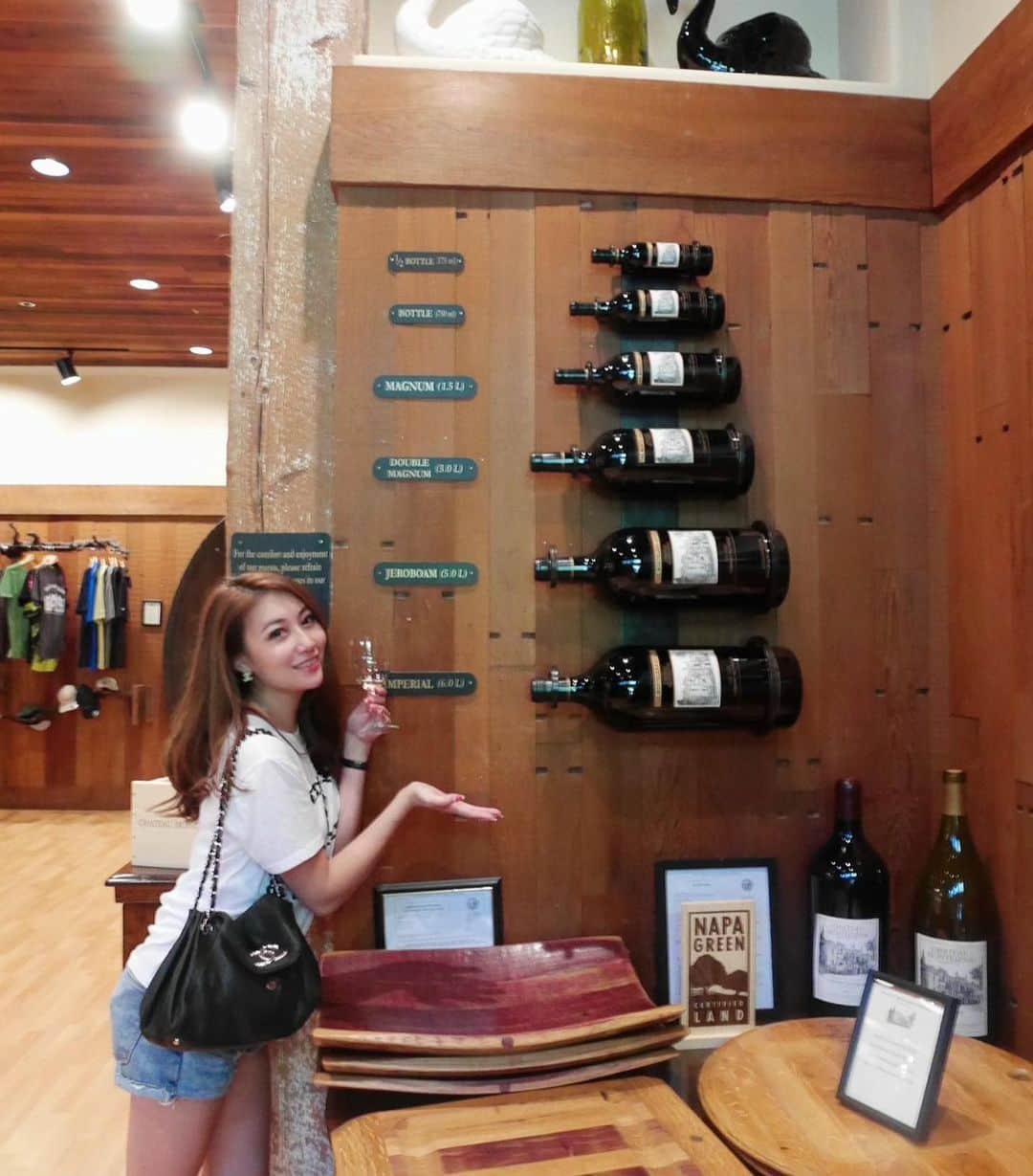 齋藤菜月さんのインスタグラム写真 - (齋藤菜月Instagram)「おいしかったあ❤️ #岡田前 ワインは久しぶりに#chateaumontelena 🍷 ナパバレーに行った時に蔦に覆われるお城みたいなシャトーを見つけて寄ってみたらすごく美味しいワインに出会えて感動したのを思い出した😭❤️ ナパバレーのセントヘレナの道をずーっと運転して、寄ってみたいワイナリーに入ってみて オーパスワンやフランシスコッポラのワイナリーに感動したのは一生の思い出だなあ。 本当にまた行きたい🍇  とにかく美しいシャトーモンテレーナ🏰 2015年の写真でポーズ若くて恐ろしいけどいい記念😂  初めてのワイナリー巡りがナパバレーなのもよかったなあ❤️ もちろんイタリアも最高なんだけど 整備やエンターテイメント性が高くて ナパバレーは観光で行くだけでも楽しめる素敵な所がたくさんだった❣️ 教えてもらったレストランもどこも美味しすぎて忘れられない🥺🥺 また絶対行こう✈️🍇 #ワイナリー#ワイナリー巡り#🍷#ワイン人生 #napavalley #ナパバレー」2月13日 15時41分 - irisnacchi