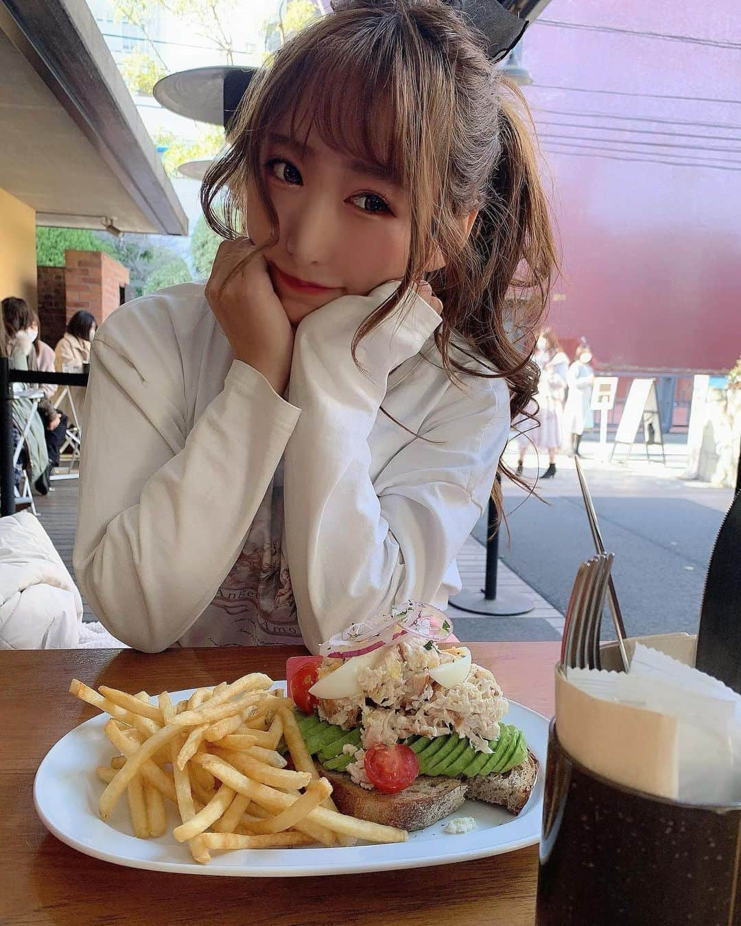 みにーさんのインスタグラム写真 - (みにーInstagram)「. ちびとランチ行った時の🙁💕 お店も息子が決めたから 表参道までいってきた、 おしゃれかよ🥲🥲🥲🥲 #バーレスク　#バーレスク東京　#ポニーテール　#ポニテ　#エイミーイストワール #eimyistoire #表参道　#クリスクロス　#クリスクロス表参道」2月13日 15時45分 - minnie_burlesqe