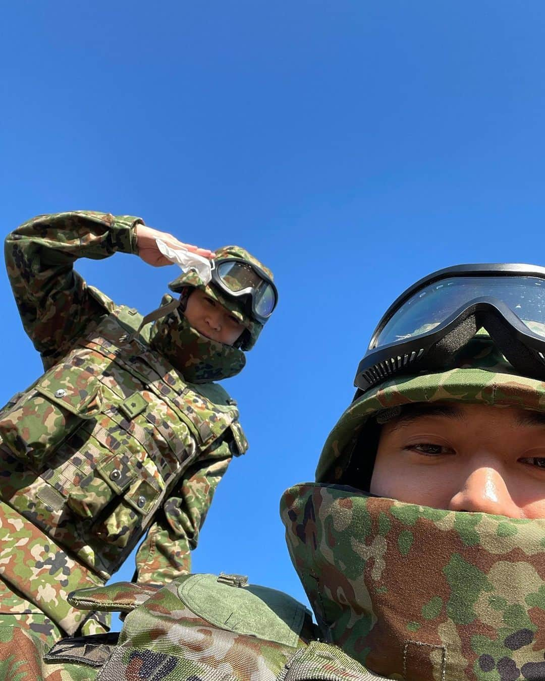 浅香航大さんのインスタグラム写真 - (浅香航大Instagram)「気持ちの良い天気が続いてます 戦闘装着セットは暑い重い🥵  #君と世界が終わる日に」2月13日 15時46分 - kodai_asaka