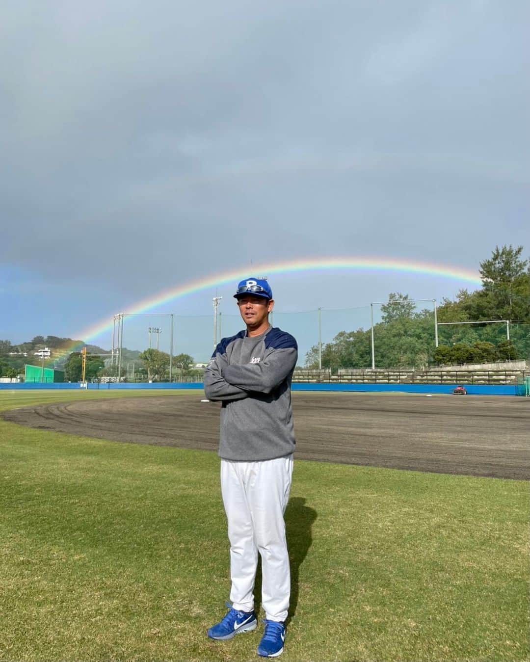 清水直行のインスタグラム：「今日から第2クール スタート 朝からおキレイな虹🌈  #沖縄 #沖縄野球 #琉球ブルーオーシャンズ  #清水直行  #空 #そら #sky  #雲 #くも #clouds  #虹 #にじ #rainbow」