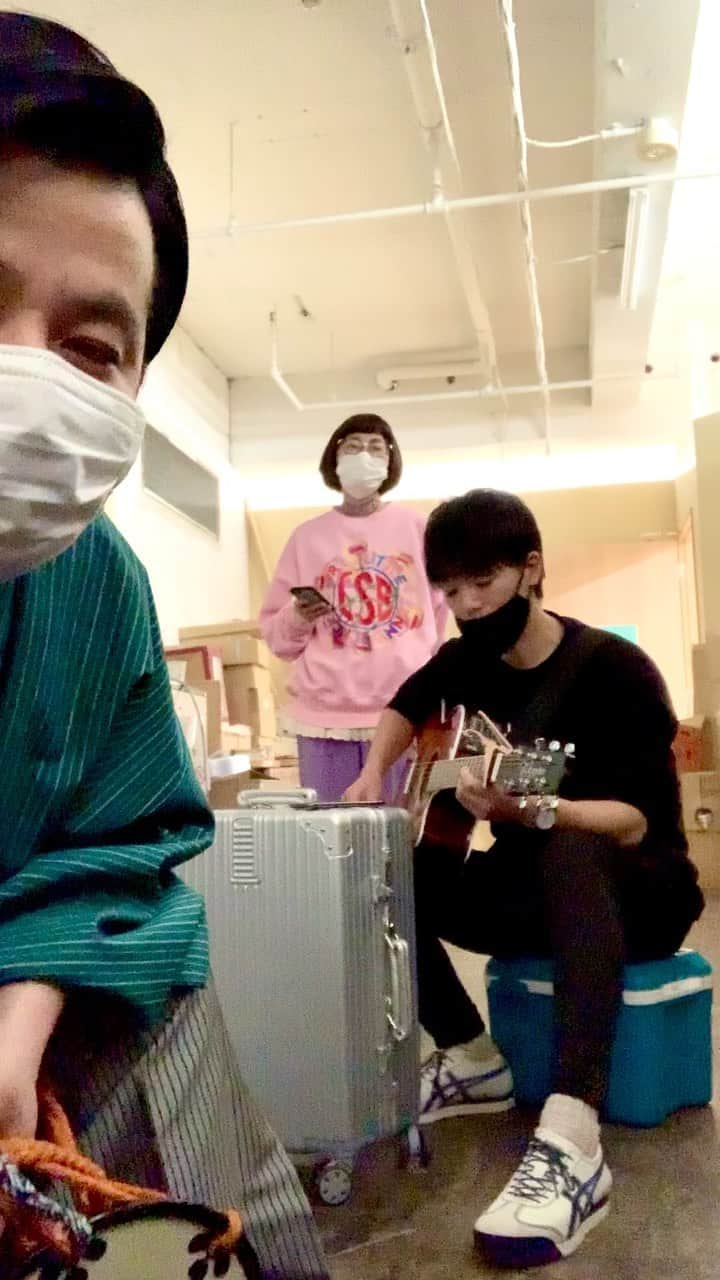 松浦志穂のインスタグラム：「@suwehirogaris.nanjo  さん @aironhed_tsujii  さん #スピッツ #楓 #秦さんとSuperflyさんバージョン」