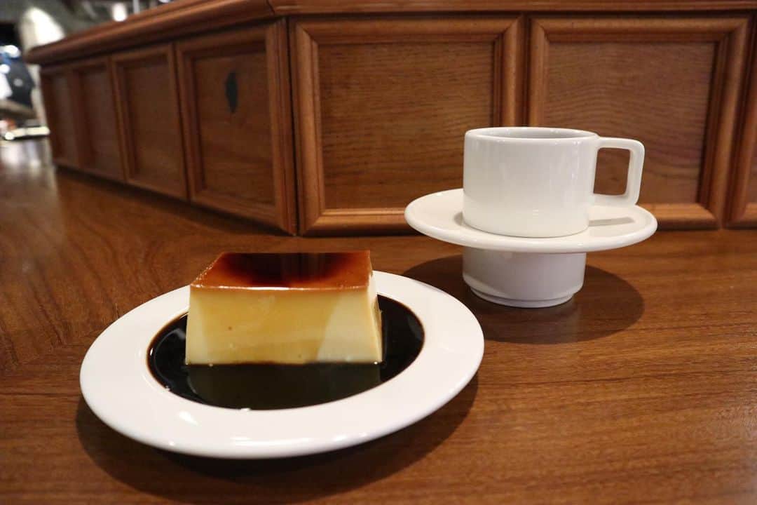 石井輝明さんのインスタグラム写真 - (石井輝明Instagram)「東京駅。 今日は18時からスーパーベストネタダンテ。 20時からはトーク企画ダンテです。 どちらも配信ございます。 何卒よろしくお願いします。  #depot #cafe #coffee #カフェ #喫茶店 #東京カフェ #東京駅カフェ #カフェ芸人 #いつも二時間にして後半死にかけてるので #今回は90分にさせてもらいました #トークの方は60分です #結局トークもやるから #トークの後半は死にかけてるかもしれません #見守っていただければ幸いです」2月13日 15時59分 - comandanteishii