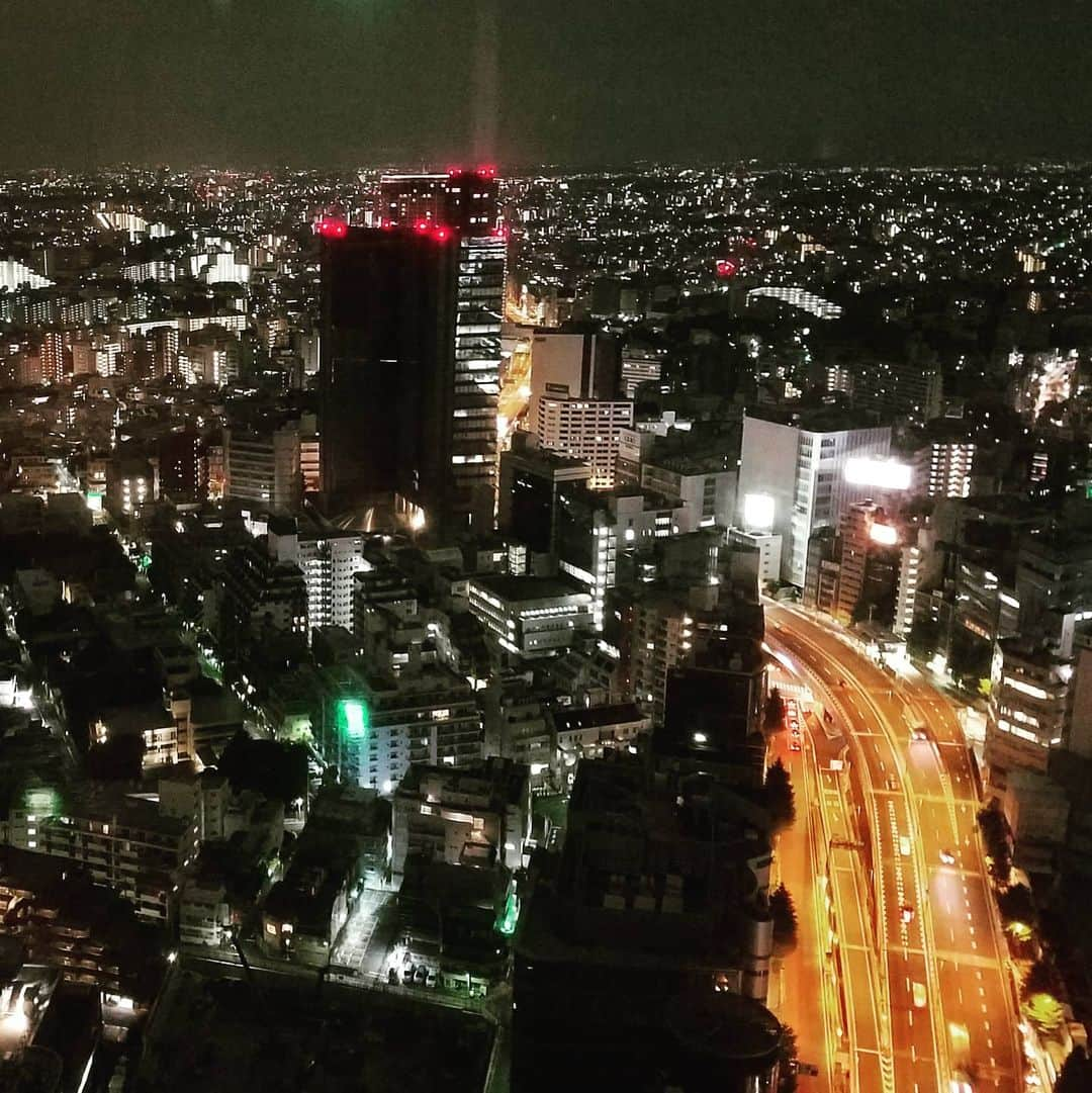 小高亮さんのインスタグラム写真 - (小高亮Instagram)「今夜の「アド街」は激変を続ける渋谷で、昭和から続くスポットを中心に取材をした「昭和の渋谷」です。  渋谷が好きな方はもちろん、昔の渋谷しか知らない方も、今の渋谷しか知らない方も楽しめる内容です。  この夜景も何年か前のものですが、もはや変わっていると思います… そんな渋谷の今昔物語をお楽しみ下さい。  #アド街ック天国  #昭和の渋谷」2月13日 16時01分 - odaka_p