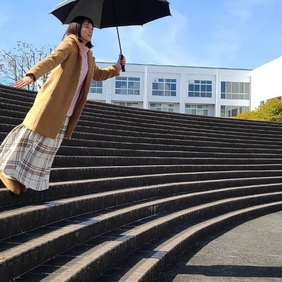 清野菜名さんのインスタグラム写真 - (清野菜名Instagram)「神様のカルテ、無事クランクアップしましたー！！！٩( ᐛ )وワー   待ちに待ったオンエアの前に！！なんと！！福士蒼汰さん演じるいちとと！！清野演じるいちとの妻ハルの！スペシャルなインスタライブが決まりました！！！٩( ᐛ )وワーワー   清野本人のアカウント(@seinonana)から ▼神様のカルテインスタライブ 2/14(日)14:00～配信予定   いちととハルのここでしか聞けない撮影裏話や、見どころ紹介があったりなかったり！？ 生配信でしか聞けない見れないアレコレを是非お楽しみくださいませ！！   クランクアップショット元気にジャンプ！ #いや跳躍力 空中に浮いてる画像撮りたいとお願いされるもマネージャー連写機能分からずブレブレ #神様のカルテ #2枚目の異次元転生感 #流行りモノの取り入れ方斬新 #ストーリーに異次元転生オフショットあがるかもしれない #あがらないかもしれない #現場おつかれーらいす」2月13日 16時12分 - seino_sticker