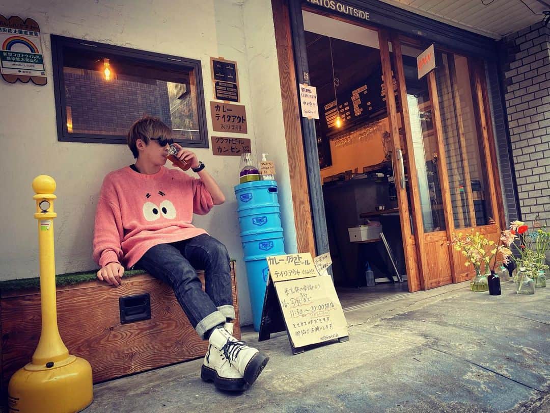 のインスタグラム：「スポンジボブの友達みたいなやつのニット届いた  #glamb」