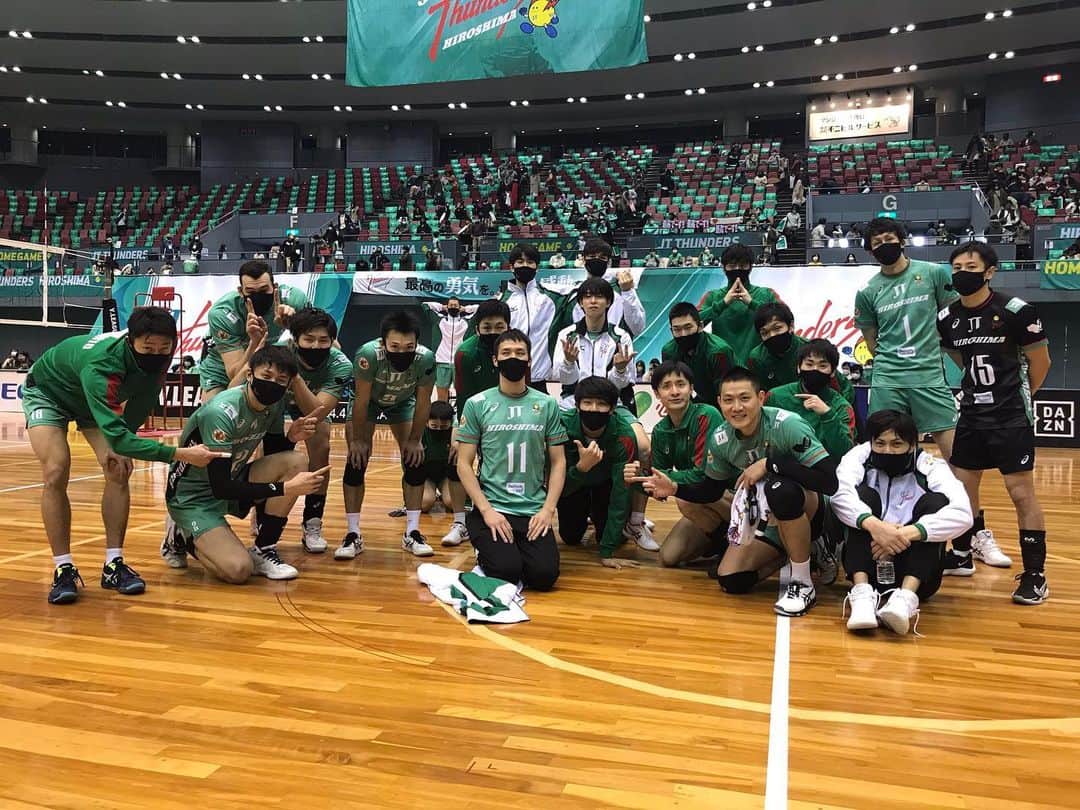 のインスタグラム：「… vs  大分三好 3-1 WIN !!! よく見たらいたずらされてる…😩  #0213 #11勝目 #JTサンダーズ広島」