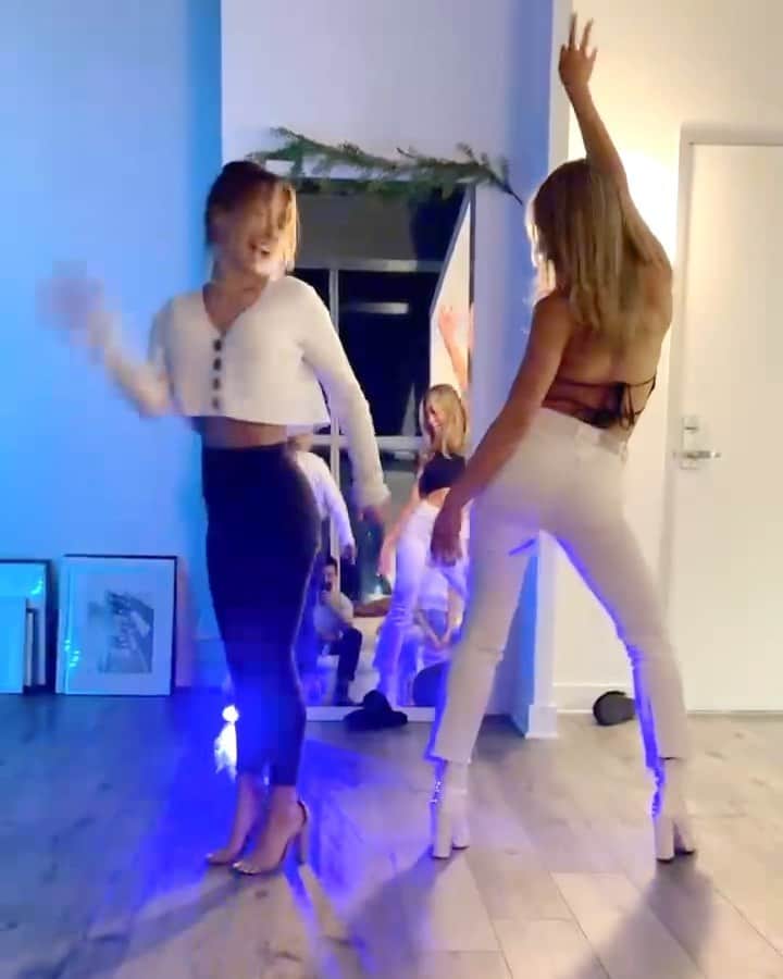 ヴェール・ゲンタのインスタグラム：「dancing cures all」
