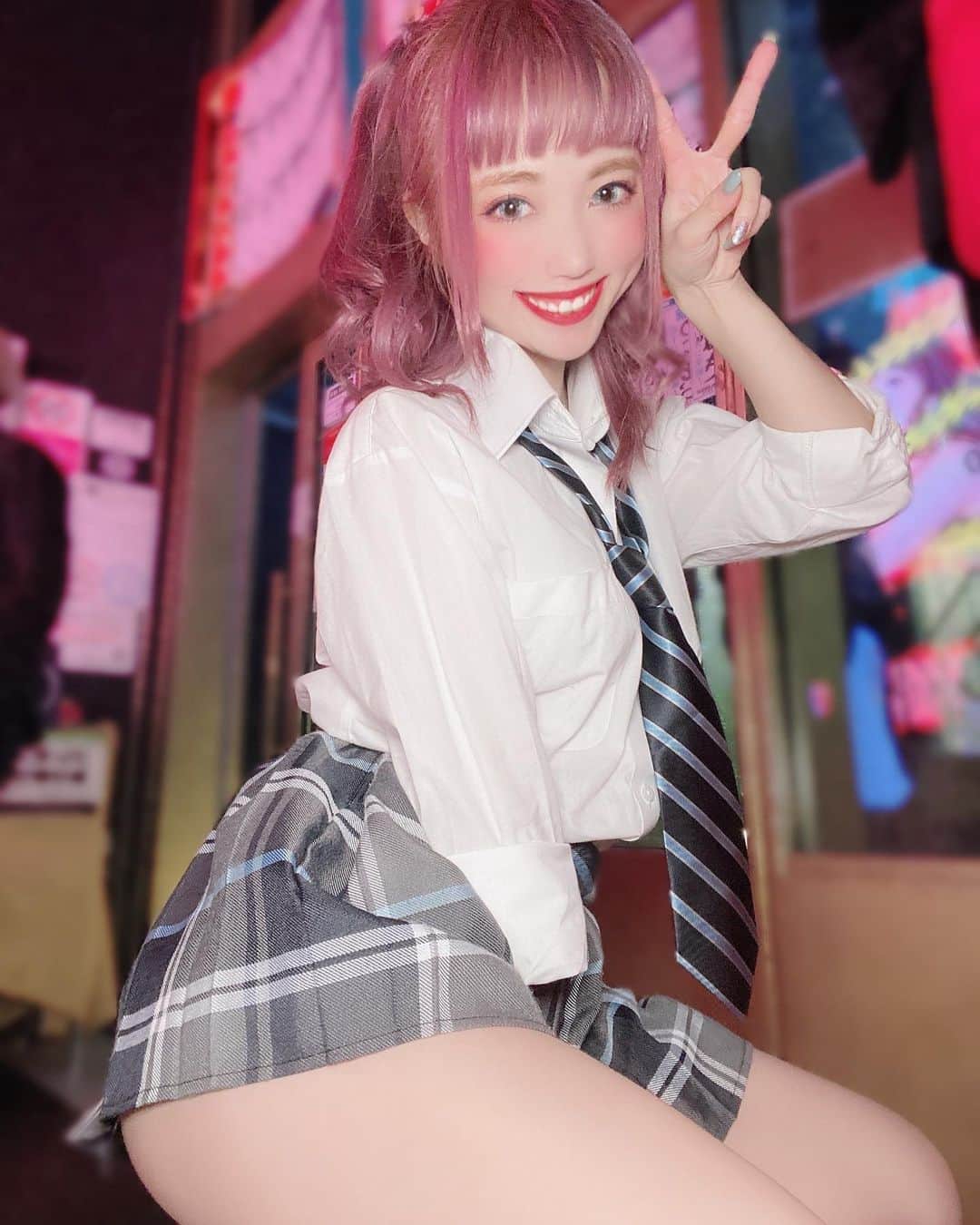 のインスタグラム：「. 制服イベント💜 . . . . . . . . . . . . . . . . #エンタメ活動を止めない #アジア一のエンターテインメント #burlesque#burlesque lesquetokyo#バーレスク東京#ダンサー#透明少女#model#hairmake#makeup#love#ootd#fashion#instagood#instalike#instafashion#tokyo#white #오오티디‭#셀카#메이크업#머리스타그램 #お洒落さんと繋がりたい#カメラ好きな人と繋がりたい#モデル#東京」