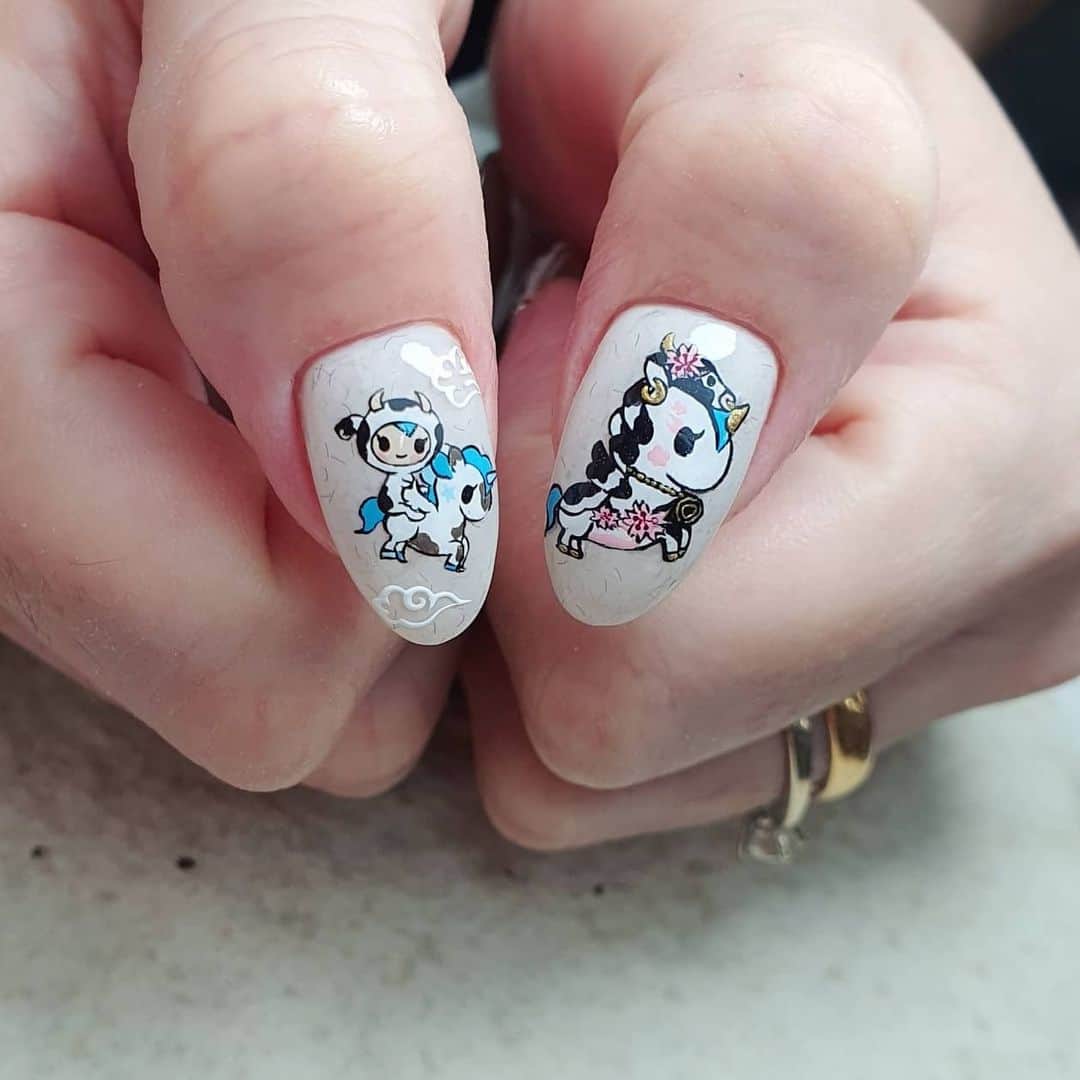 Yingさんのインスタグラム写真 - (YingInstagram)「#tokidoki themed CNY nails!   Done on infilled gel sculpture extensions (I used @ericasata Piranha Specialty Carbide to file down the previous set before doing an infill). Base colour is PREGEL Tulle Grege and PREMDOLL MUSE G653. All art done with PREGEL Art Liner gels and Toki Doki characters were predrawn on @tsumekira Plain Sheet.  All items can be purchased at @nailwonderlandsg 🤗 . . . 🛒 www.nailwonderland.com⁣⁣ 📍20A Penhas Road, Singapore 208184⁣⁣ (5 minutes walk from Lavender MRT)⁣⁣ .  I am currently only able to take bookings from my existing pool of customers. If I have slots available for new customers, I will post them on my IG stories. Thank you to everyone who likes my work 🙏 if you need your nails done, please consider booking other artists at @thenailartelier instead ❤  #ネイルデザイン  #ネイルアート #ネイル #ジェルネイル #nailart #네일아트 #pregel #プリジェル #nails #gelnails #sgnails」2月13日 16時41分 - nailartexpress