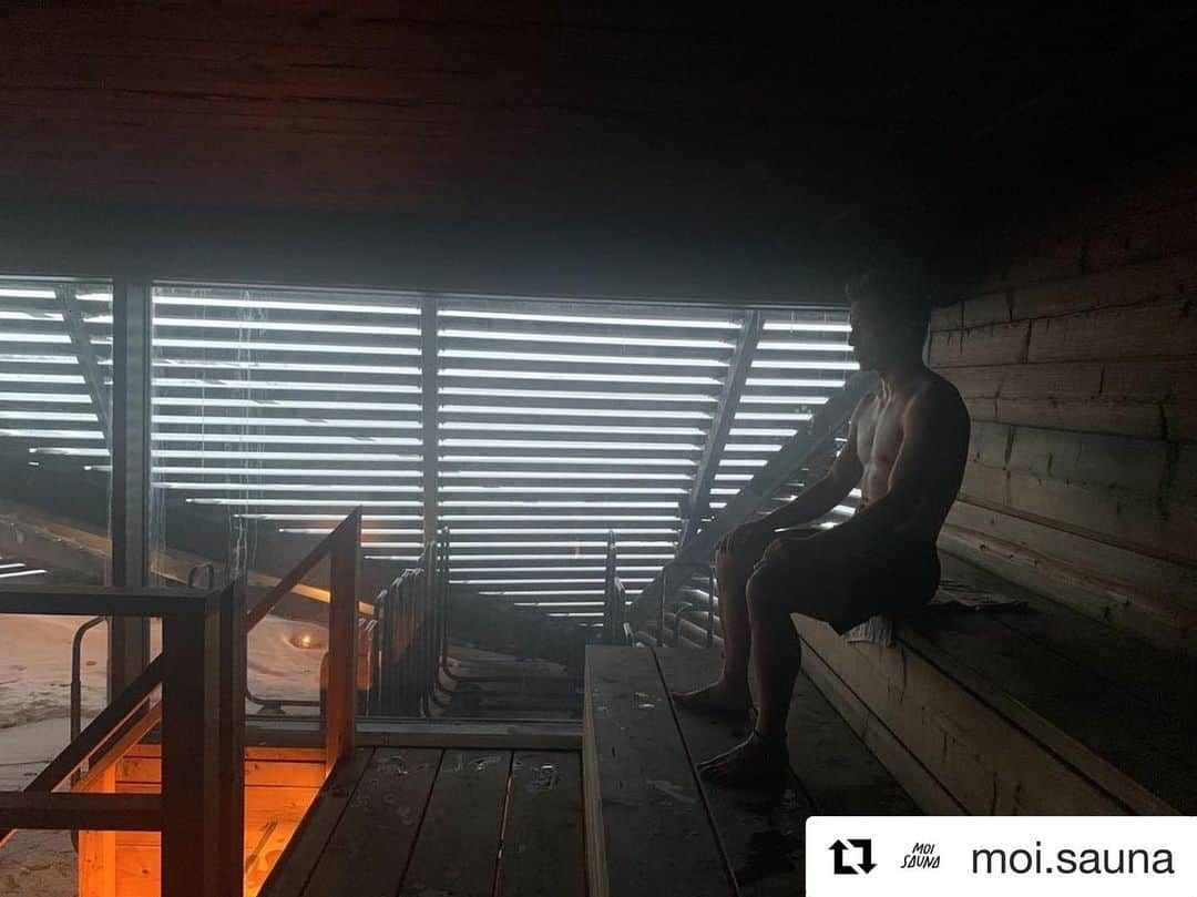 田中亜土夢さんのインスタグラム写真 - (田中亜土夢Instagram)「#Repost @moi.sauna with @get_repost ・・・・・・ バルト海を望むデザイン建築サウナ“Löyly” @loylyhelsinki   雪景色のLöyly(ロウリュ )はいつも以上に輝いていた ヘルシンキ南部のバルト海沿いに建つ近代的なデザイン建築 それこそがLöyly  周辺は...  記事の続きはプロフィール画面から！  #フィンランド #ヘルシンキ #サウナ #サウナ好き #フィンランドサウナ #sauna #MOISAUNA #モイサウナ」2月13日 16時44分 - atom_tanaka_official