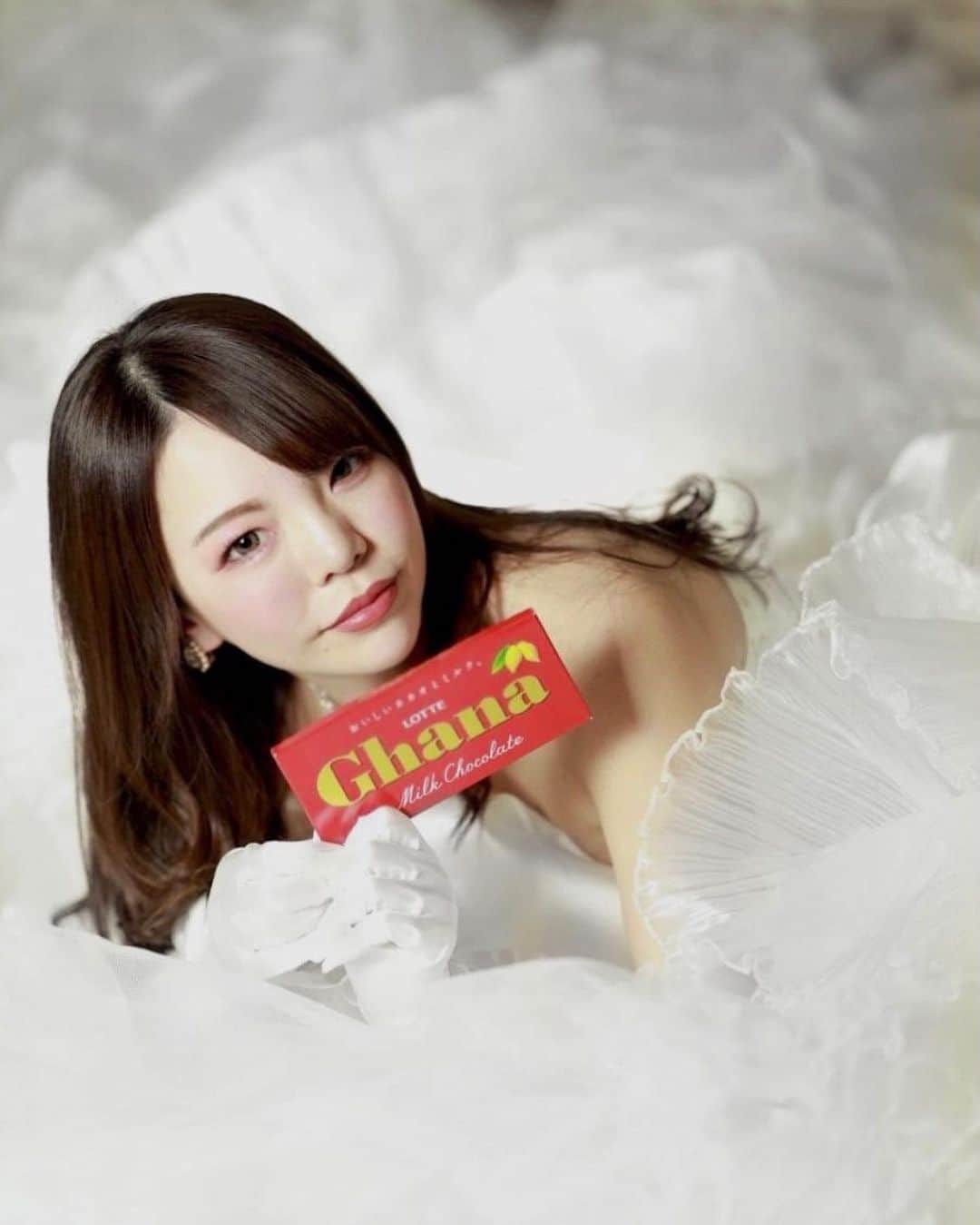 Mikaさんのインスタグラム写真 - (MikaInstagram)「Happy Valentine's Day🍫  大好きな人にチョコあげなきゃ💗 ・ ・ ・ photo by @kazuy5811 📸 model @mikarin_portrait  ・ ・ ・ Pasha認定作品展Vol.3に出展します✨ #美花展 ありがとうございました💐 ・ ・ follow me💋  #カメラ好きな人と繋がりたい #ファインダー越しの私の世界 #ポートレートモデル #ポトレ女子 #撮影依頼募集中 #彼女感 #ポトレのセカイ #バレンタインデート #バレンタイン2021 #ウェディングフォトグラファー  #portrait_ig #great_portraits #love_camera_club #valentinesday2021  #match_portrait #loves_united_portrait  #team_jp_ #global_ladies #photo_shorttrip #_lovely_weekend #japan_art_photography #portraitfestival #portraitinlove #portrait_mood #exclusive_world_portrait  #instagood #instagramjapan」2月13日 16時56分 - mika_portrait