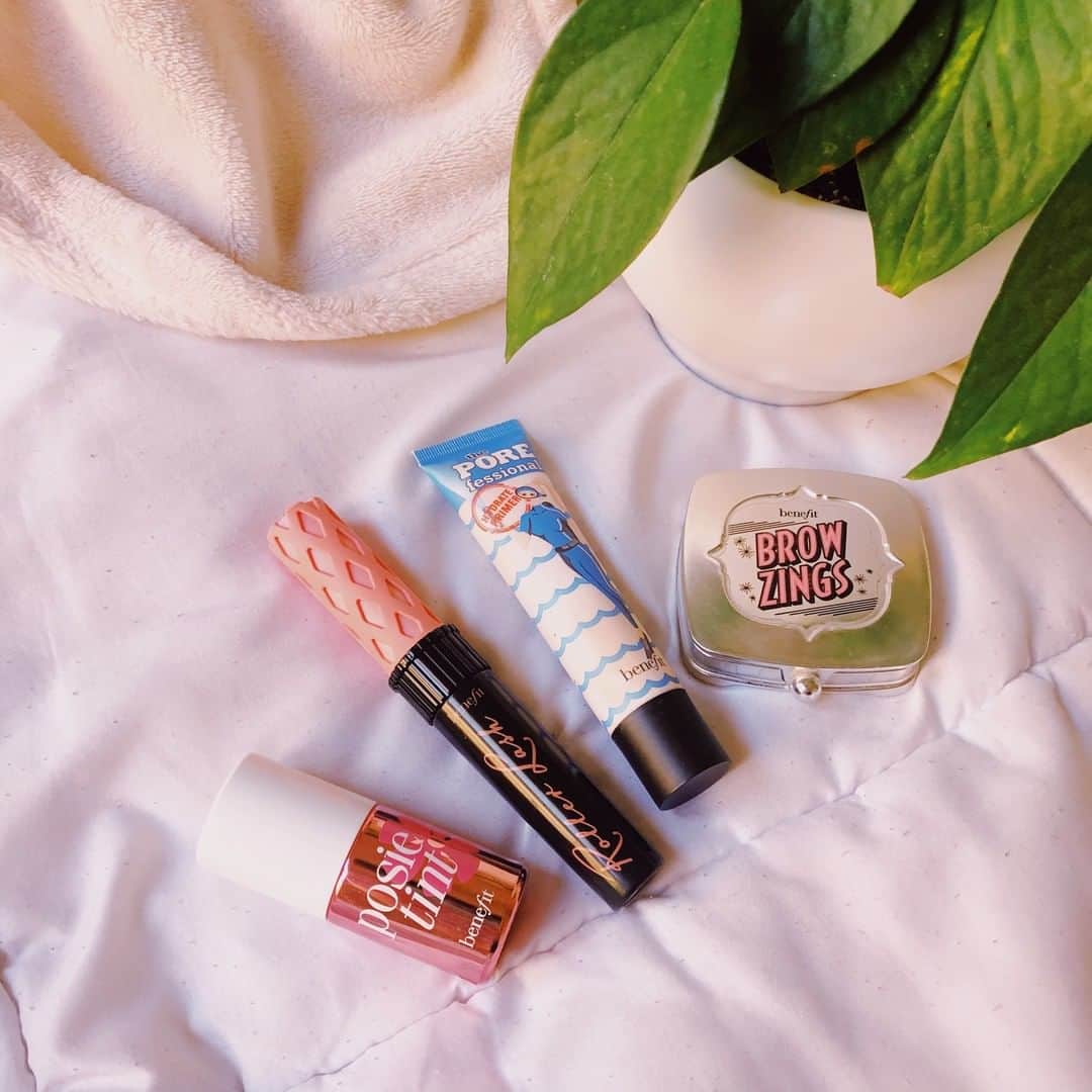 Benefit Cosmetics UKさんのインスタグラム写真 - (Benefit Cosmetics UKInstagram)「Weekend morning makeup essentials 👏 Tell us your Benefit makeup must-haves... 👇」2月13日 17時00分 - benefitcosmeticsuk
