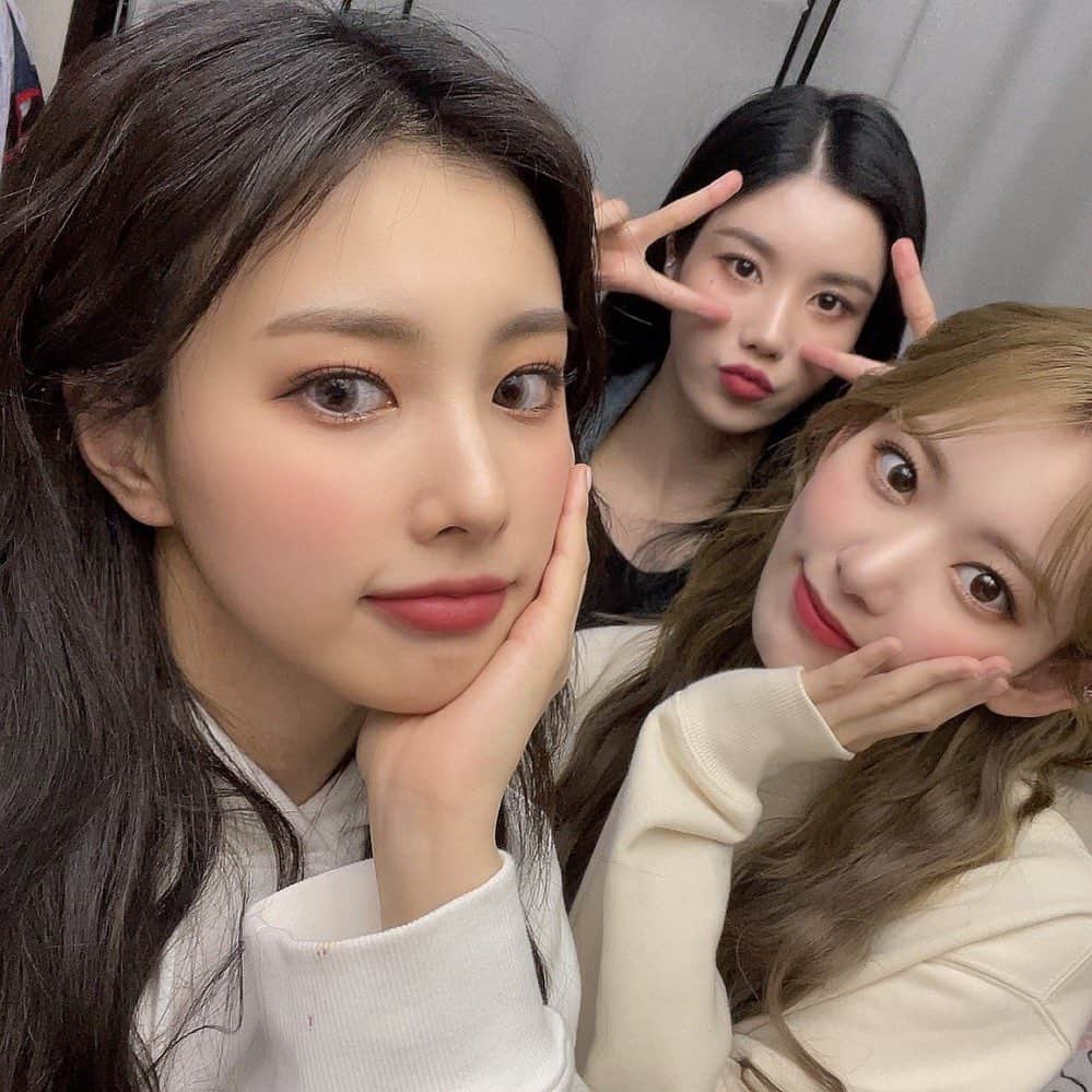 h3artbrak3rsさんのインスタグラム写真 - (h3artbrak3rsInstagram)「… #hkt48 #IZONE #아이즈원 #アイズワン  #sakura #宮脇咲良 #미야와키사쿠라 #さくら #hyewon #강혜원 #へウォン #eunbi #권은비 #ウンビ #vlive」2月13日 22時33分 - h3artbrak3rs